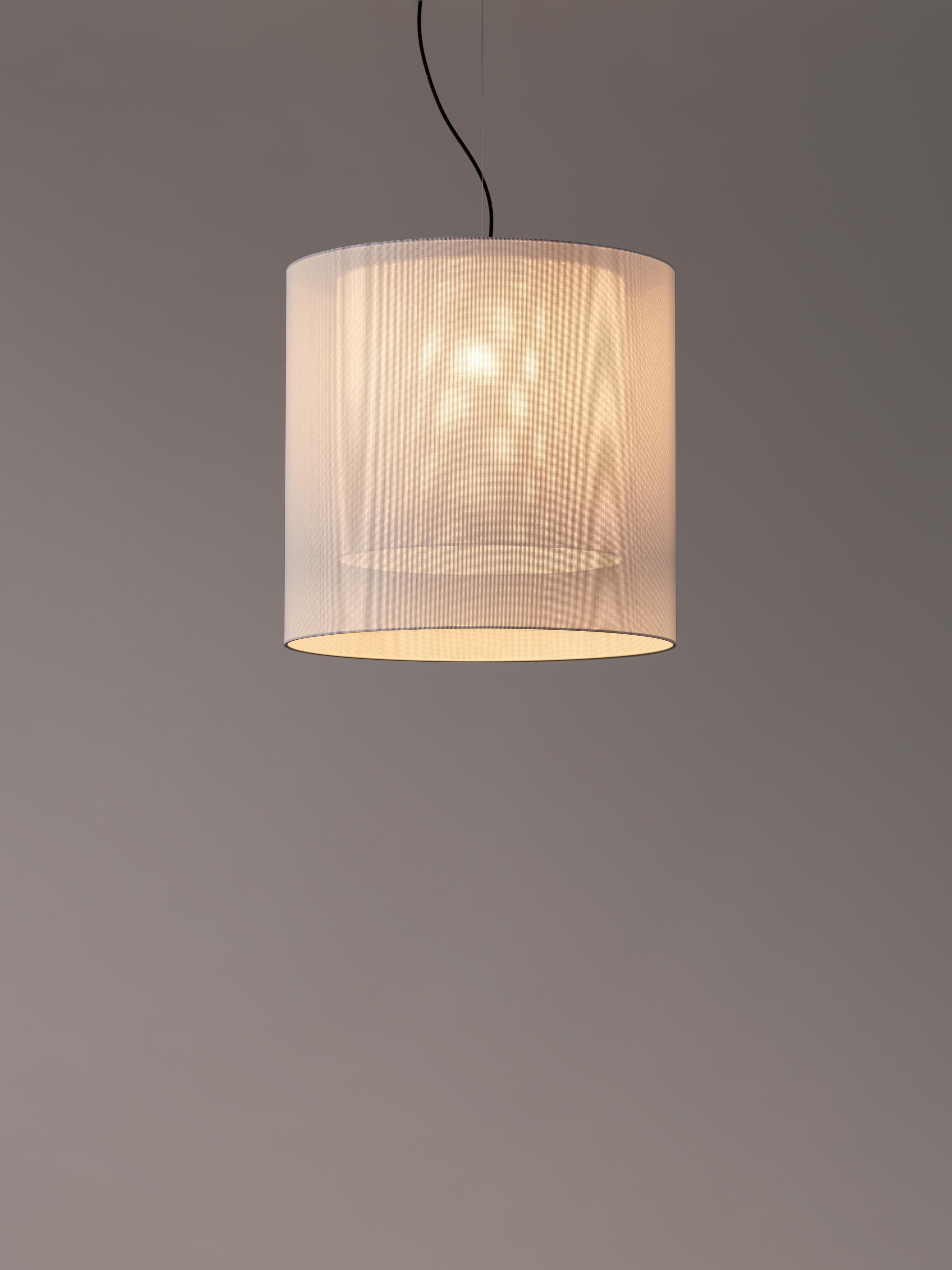White moaré LM pendant lamp by Antoni Arola
Dimensions: D 62 x H 60 cm
Materials: Metal, polyester.
Available in other colors and sizes.

Moaré’s multiple combinations of formats and colours make it highly versatile. The series takes its name
