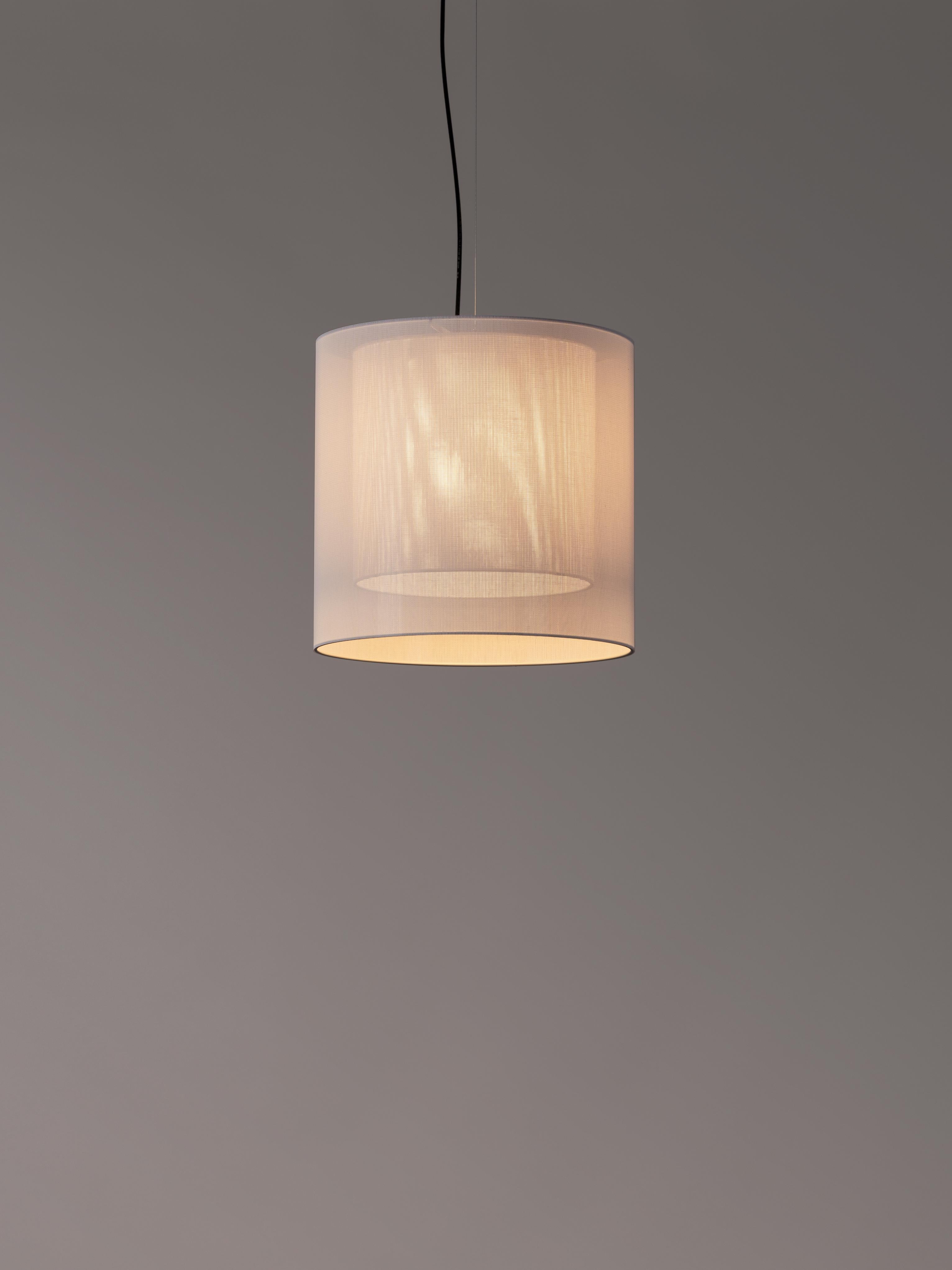 White Moaré MS pendant lamp by Antoni Arola
Dimensions: D 46 x H 45 cm
Materials: Metal, polyester.
Available in other colors and sizes.

Moaré’s multiple combinations of formats and colours make it highly versatile. The series takes its name