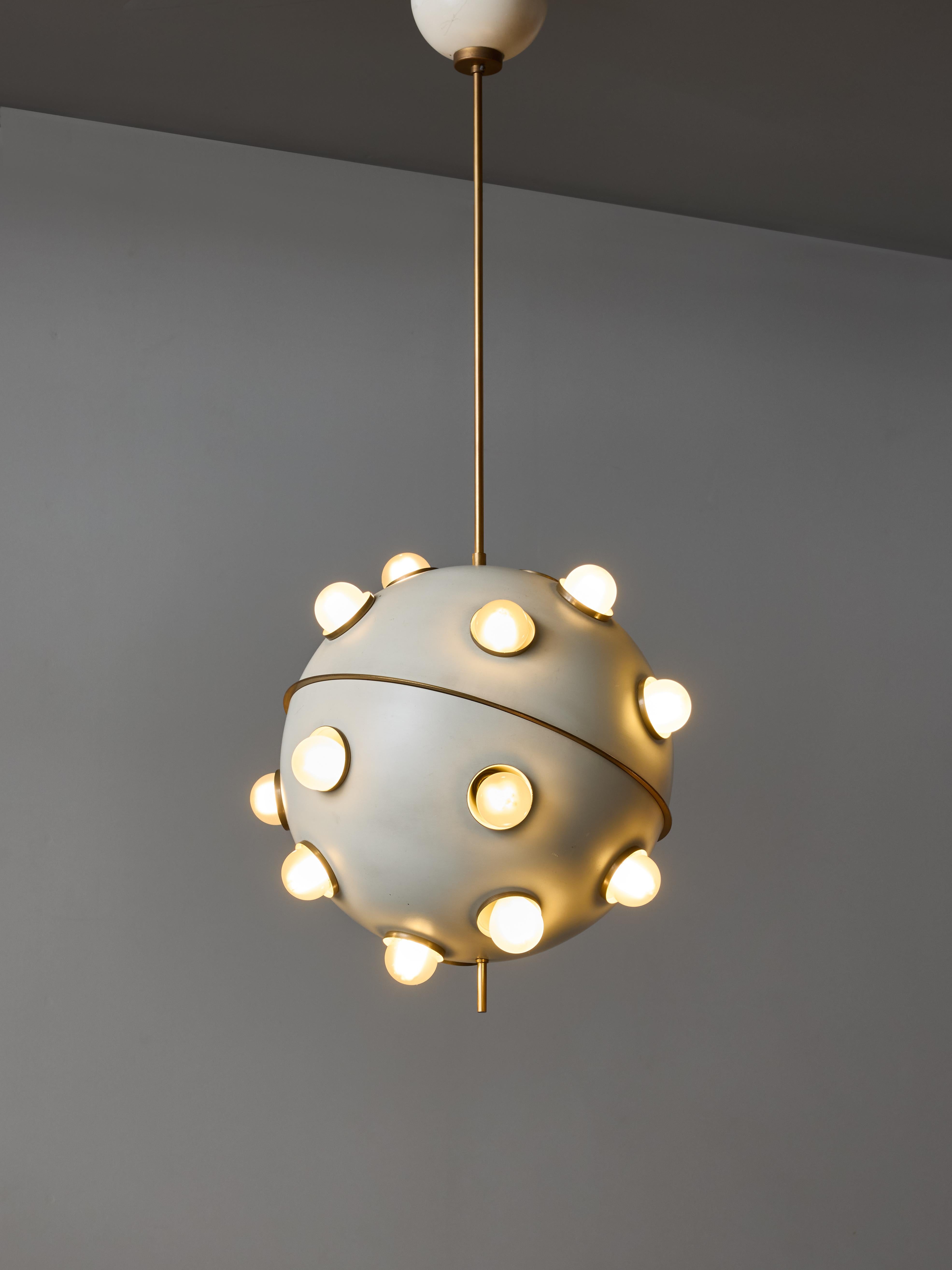 Mid-Century Modern White Mod 551 Chandelier by Oscar Torlasco for Lumi with Twenty Sources of Light For Sale
