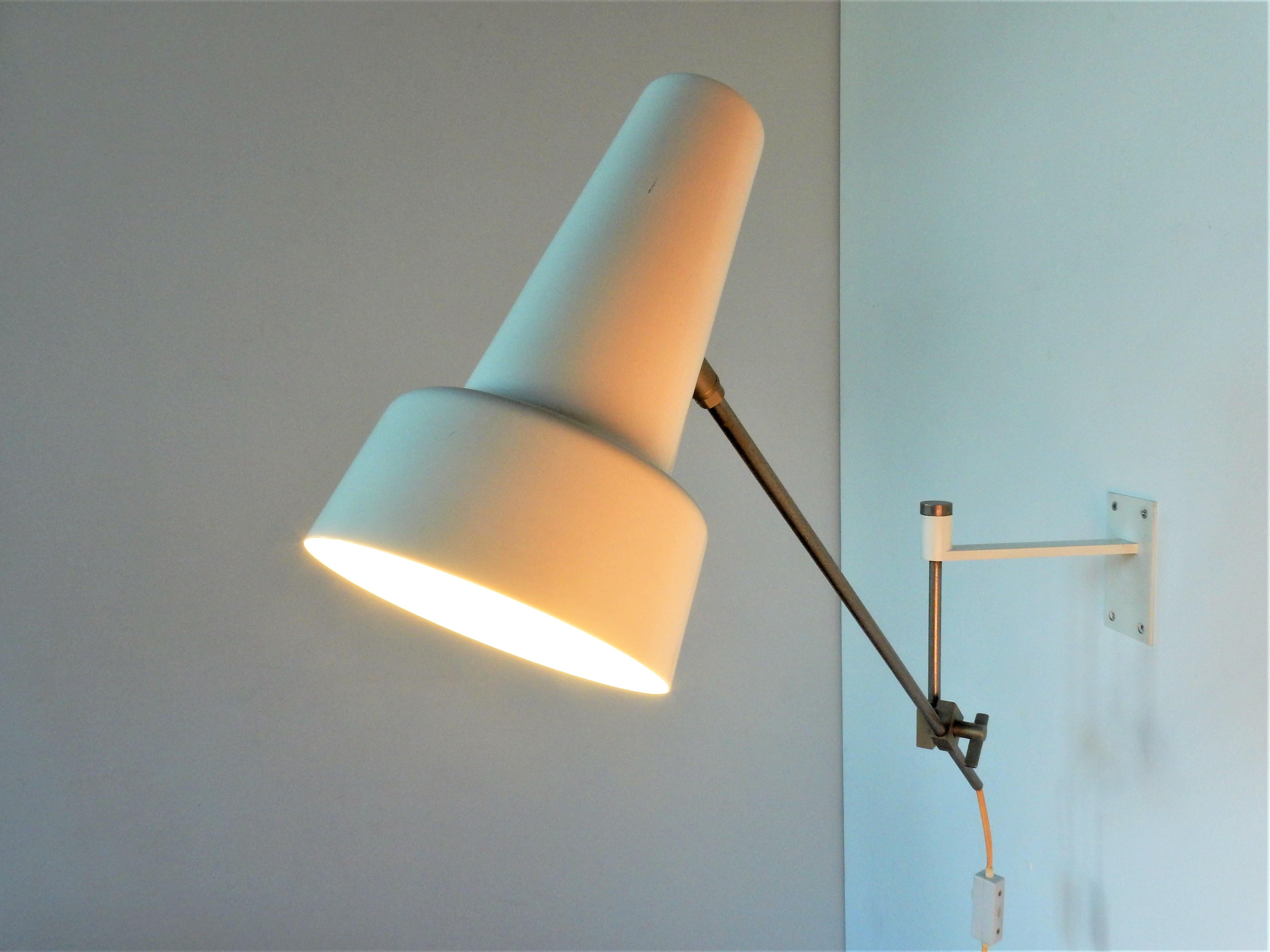 White Model 55 Wall Lamp by Willem Hagoort for Hagoort Lighting, 1960s In Good Condition In Steenwijk, NL