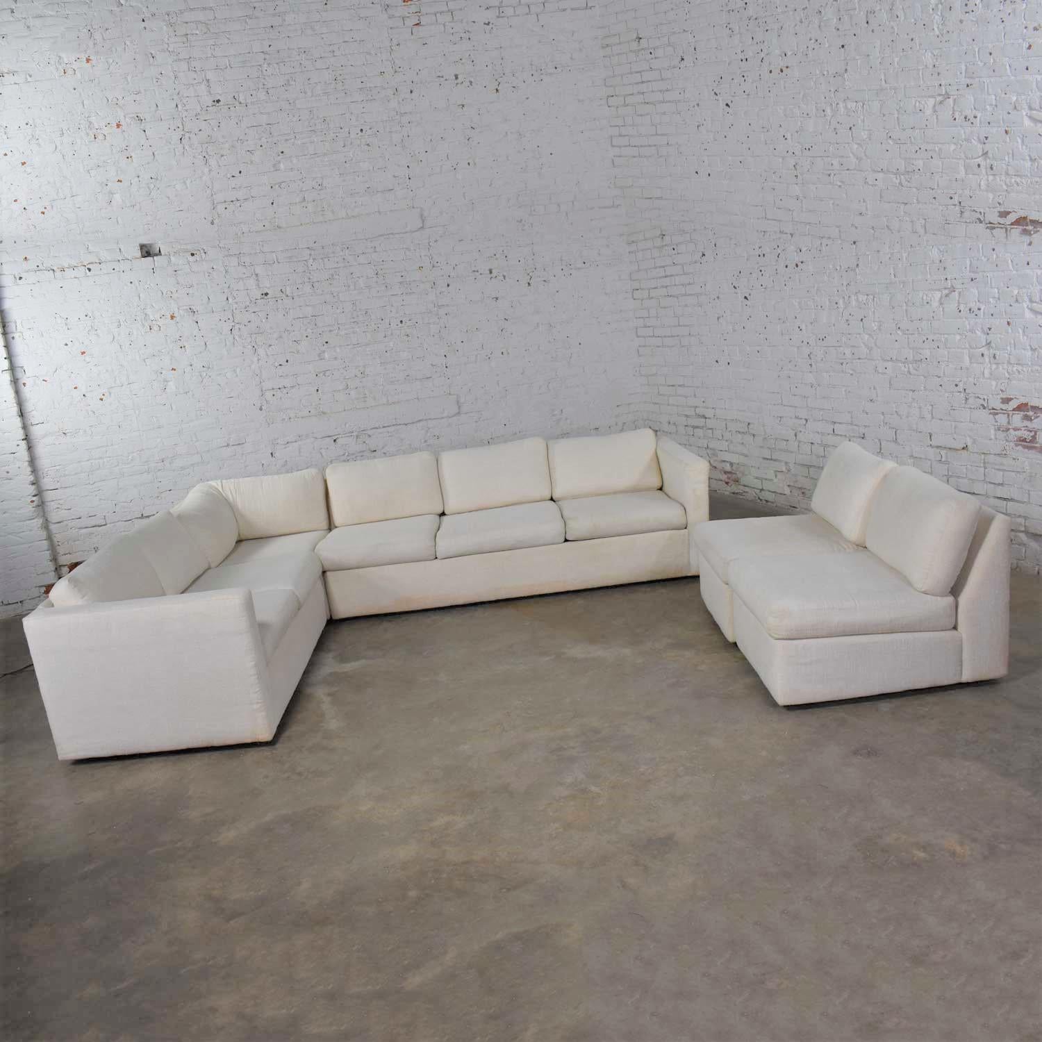 Handsome modern tuxedo five-piece sectional sofa designed by Milo Baughman for Thayer Coggin. This is from an unspecified collection from the 1980s. It is in wonderful vintage condition but not without signs of use and wear. We have had it