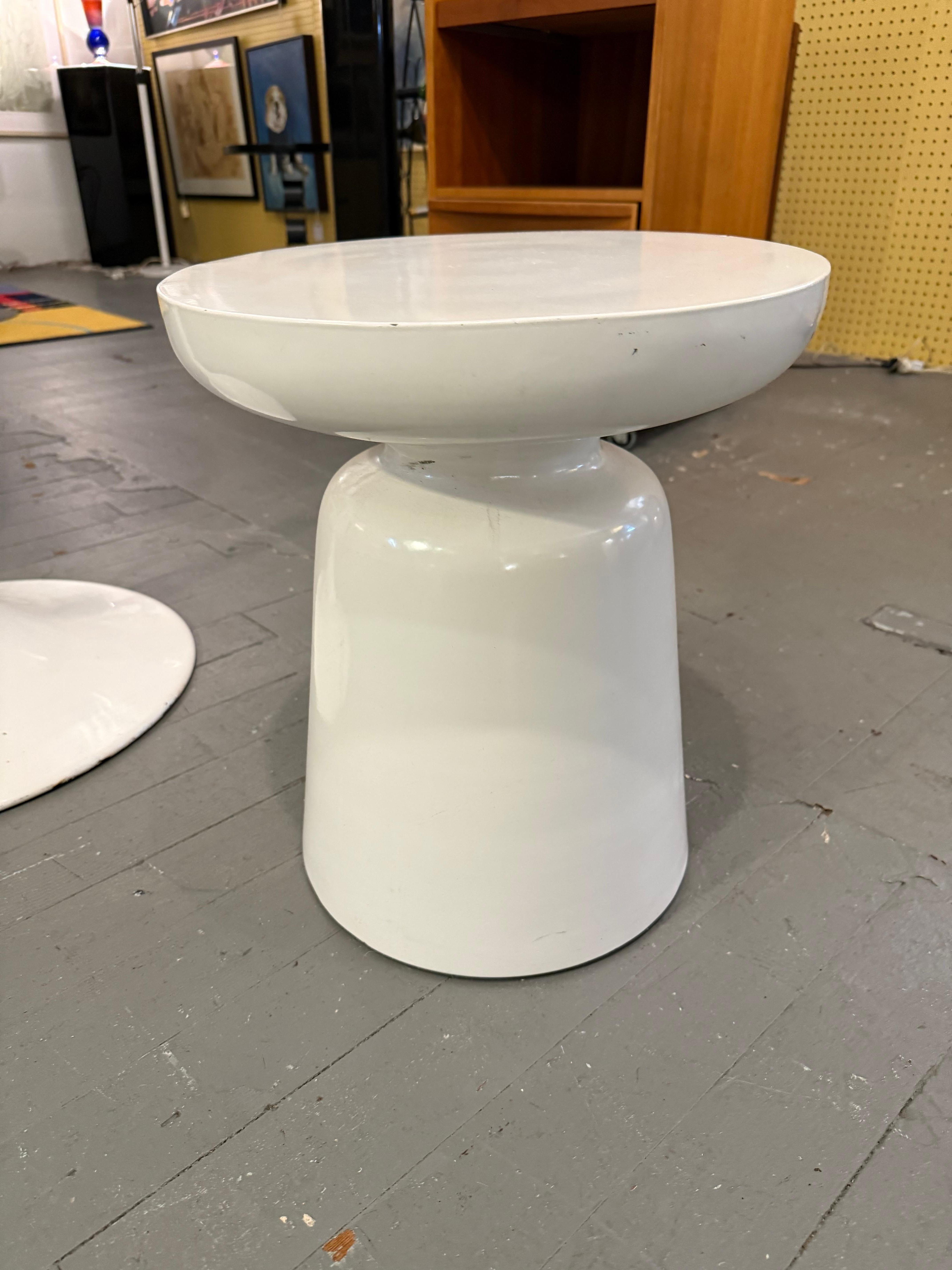 Minimalist yet inviting, this modernist side table features a bold drum-shaped profile topped with a shallow, gently concave surface. The glossy white lacquer finish enhances its sculptural presence, allowing it to integrate seamlessly into both