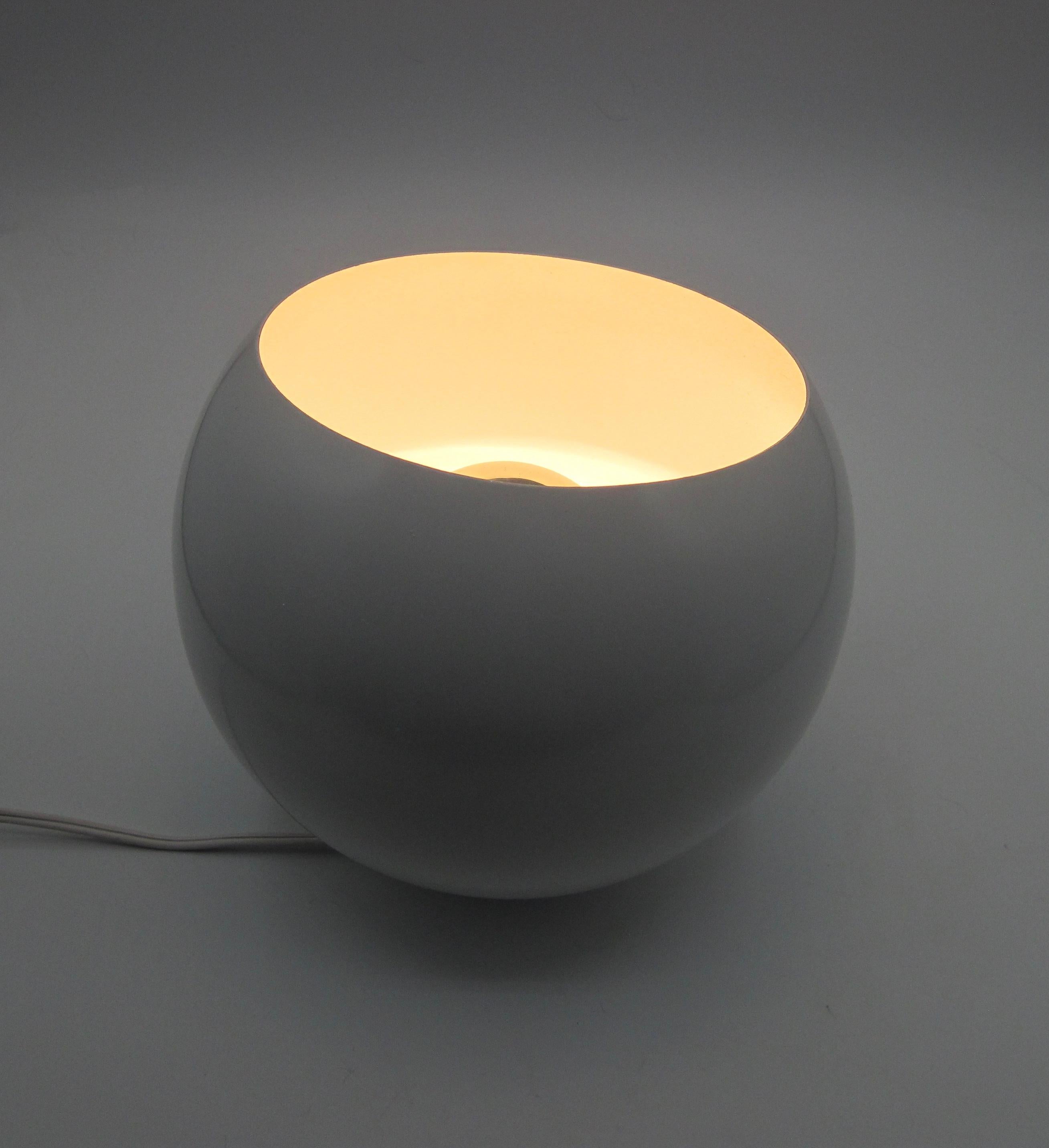 White Modernist Swivelier Eyeball Portable Lamp In Good Condition In Ferndale, MI