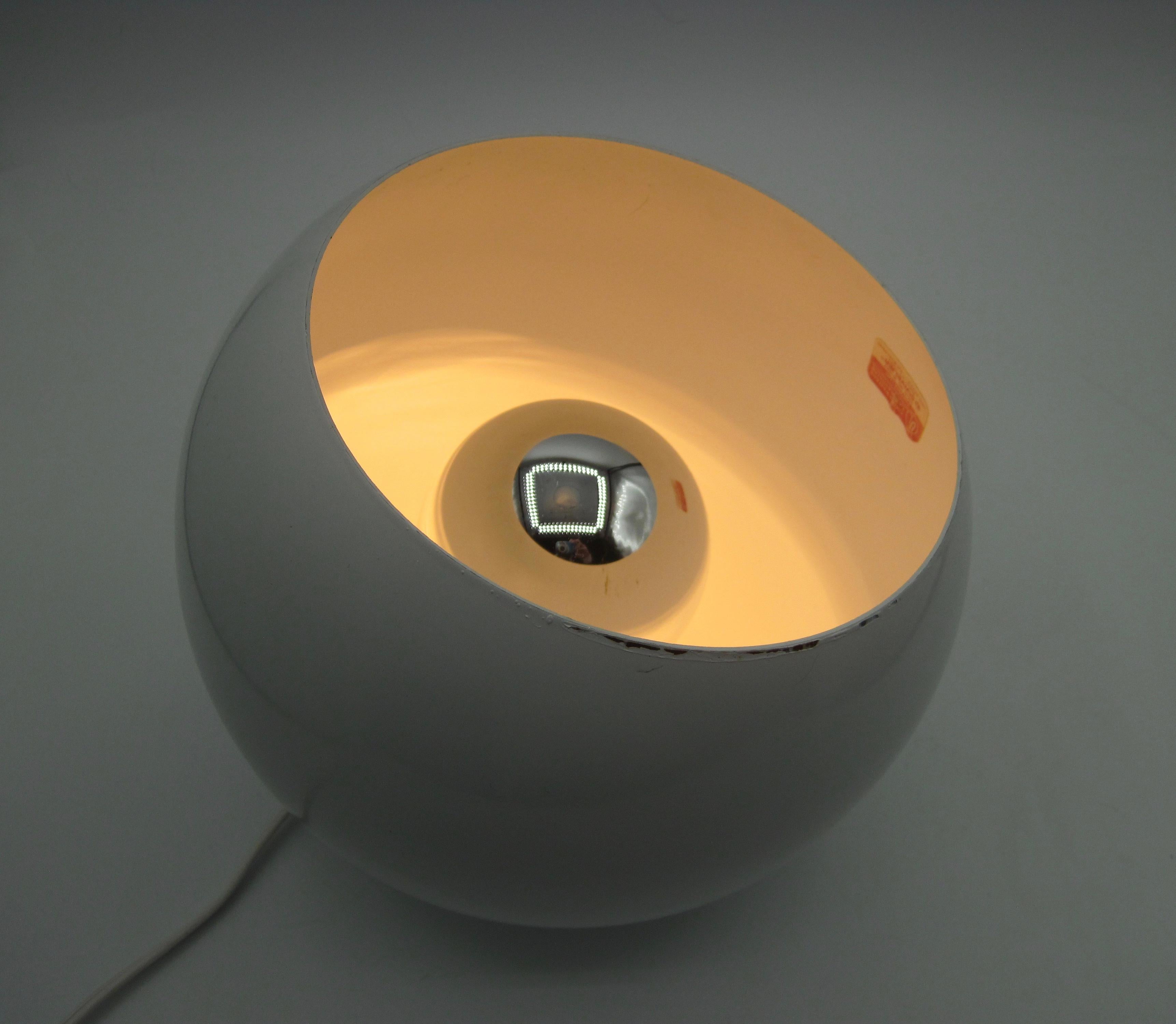 Metal White Modernist Swivelier Eyeball Portable Lamp