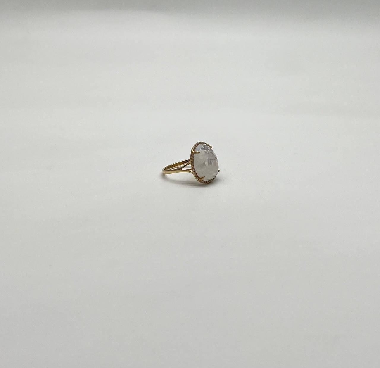 Weißer Mondstein Diamanten Halo Set 14 Gelbgold Aussage Einzigartige Cocktail Ring im Angebot 1
