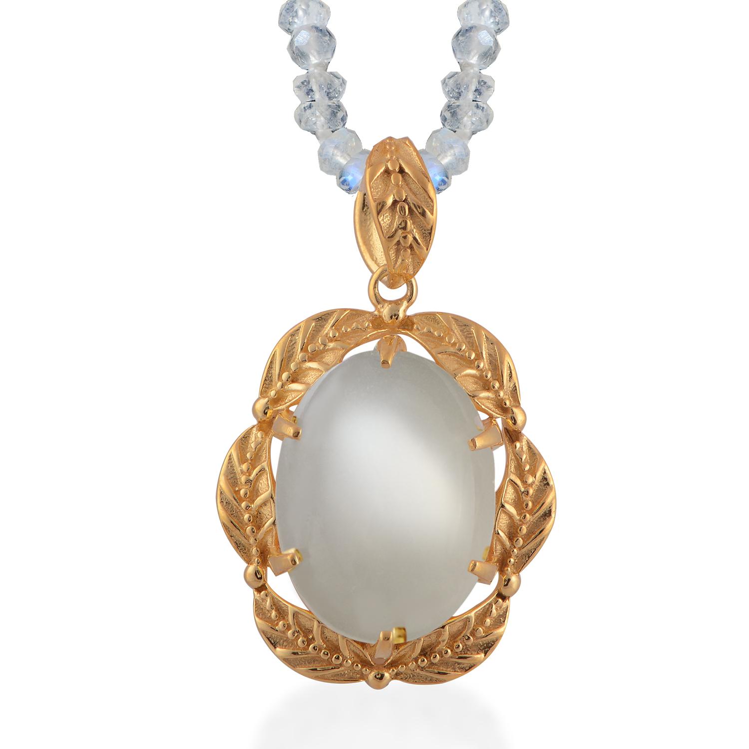 Taille cabochon Pendentif en vermeil or avec pierre de lune blanche en vente