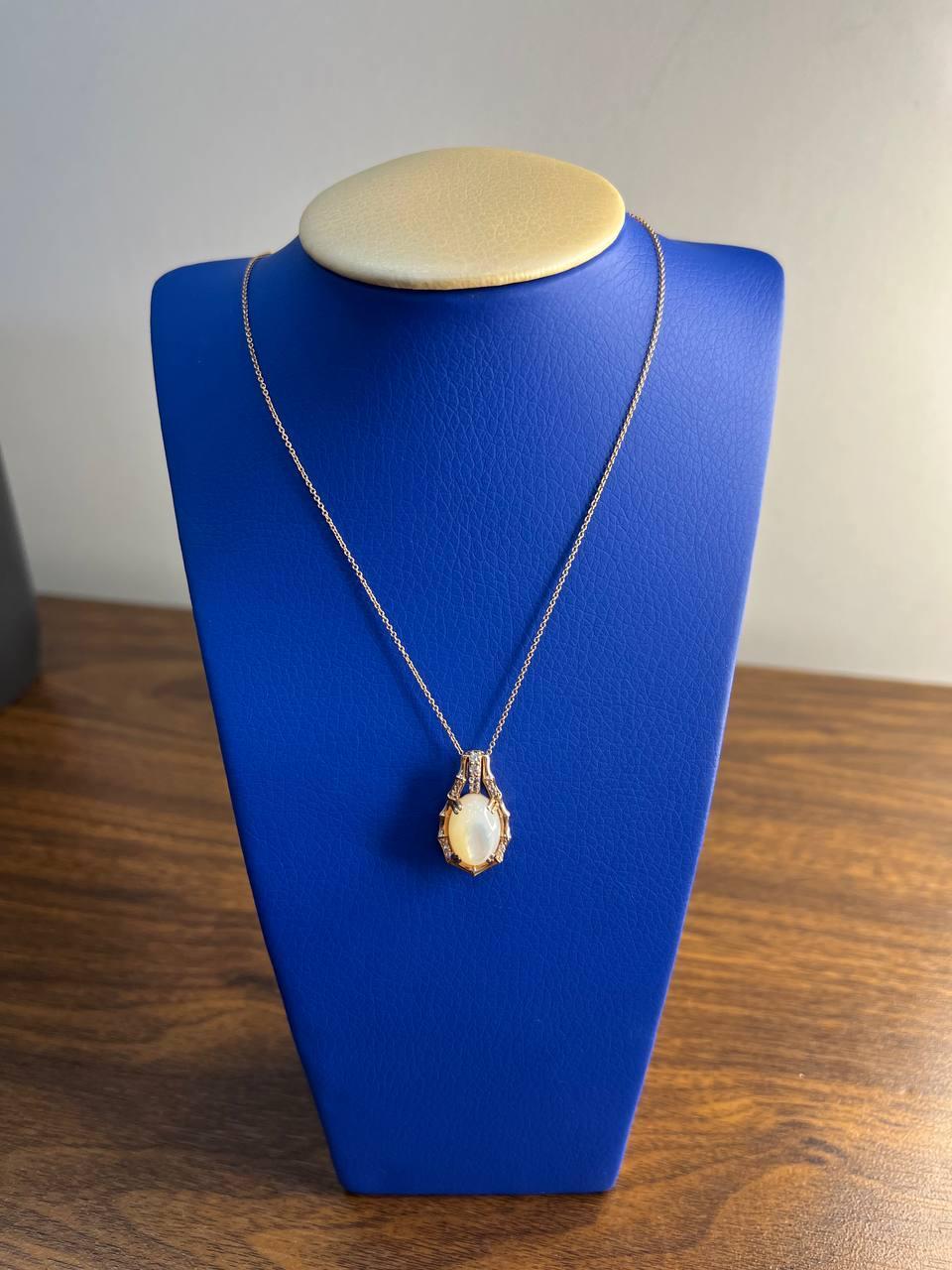 Mixed Cut White Mother of Pearl Diamond Bamboo Detail 14K Rose Gold Pendant Chain Necklace For Sale