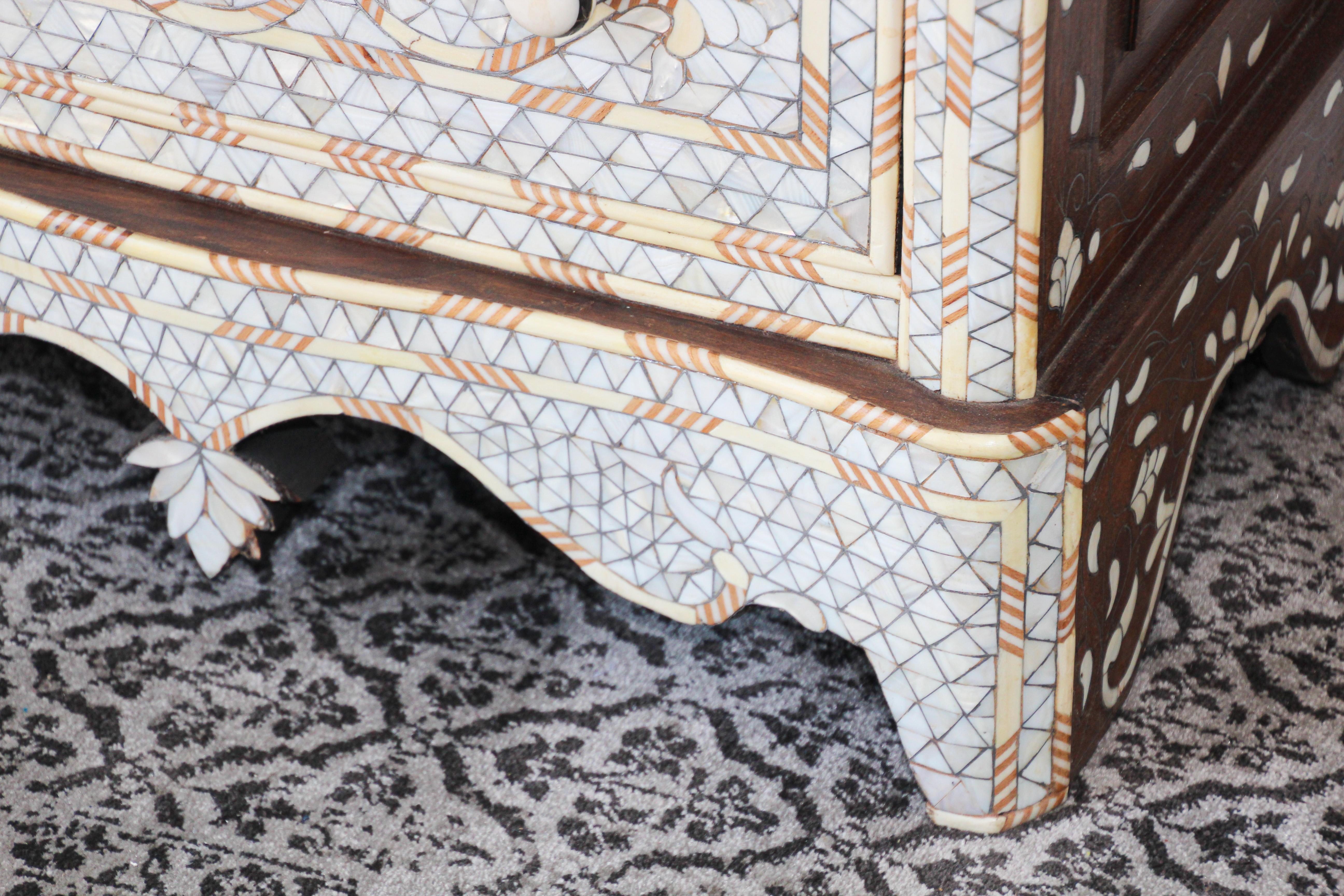 White Inlay Moorish Moroccan Nightstands a Pair In Good Condition In North Hollywood, CA