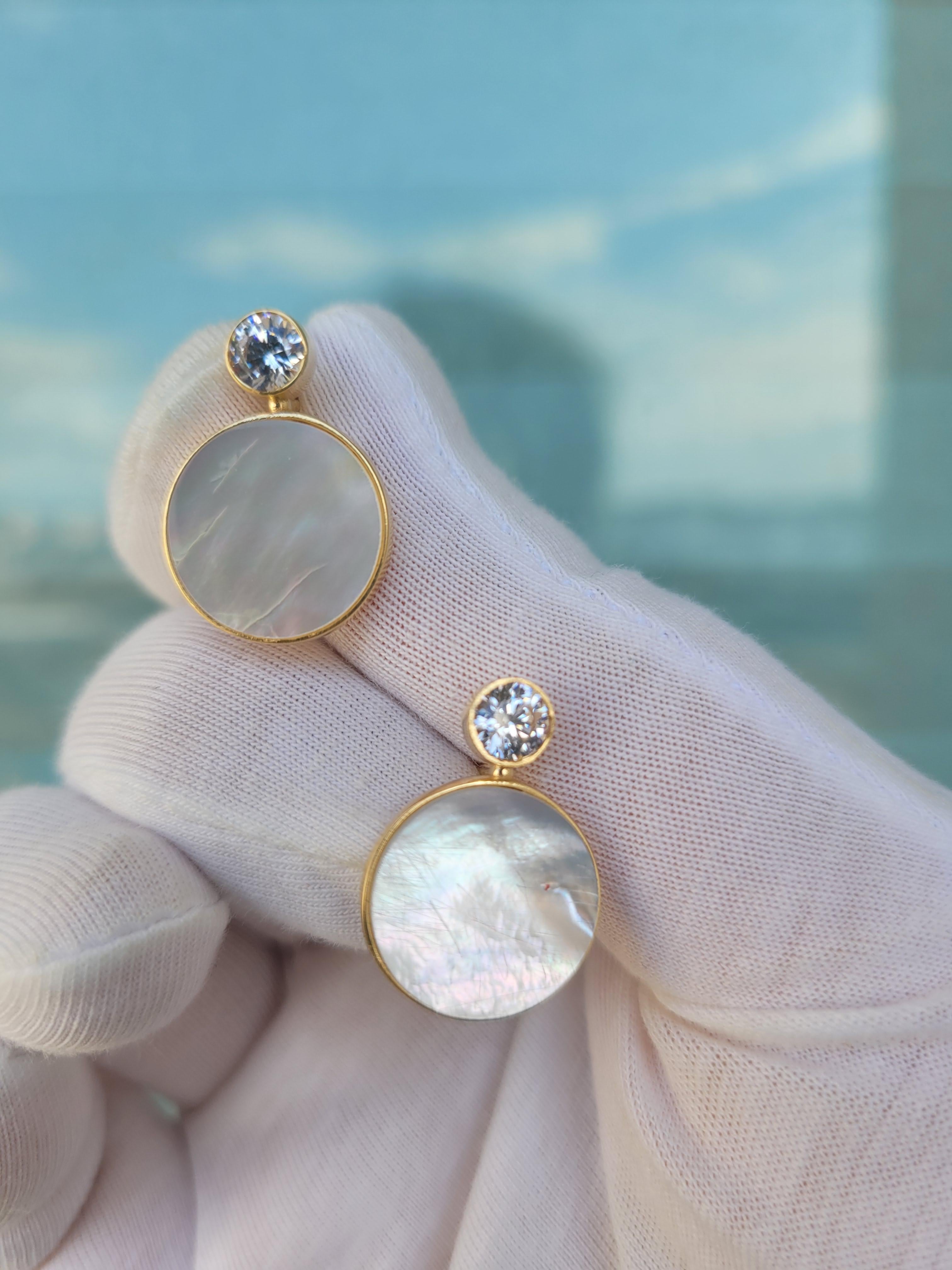 Natural mother-of-pearl silver studs earrings. Handmade Shell Earrings with moissanite. Beach Wedding bridal stud earrings Mother of pearl beach earrings. Mothers Earrings. Gift for Mom. Christmas Gift. 

These beautiful 14k solid gold earrings are