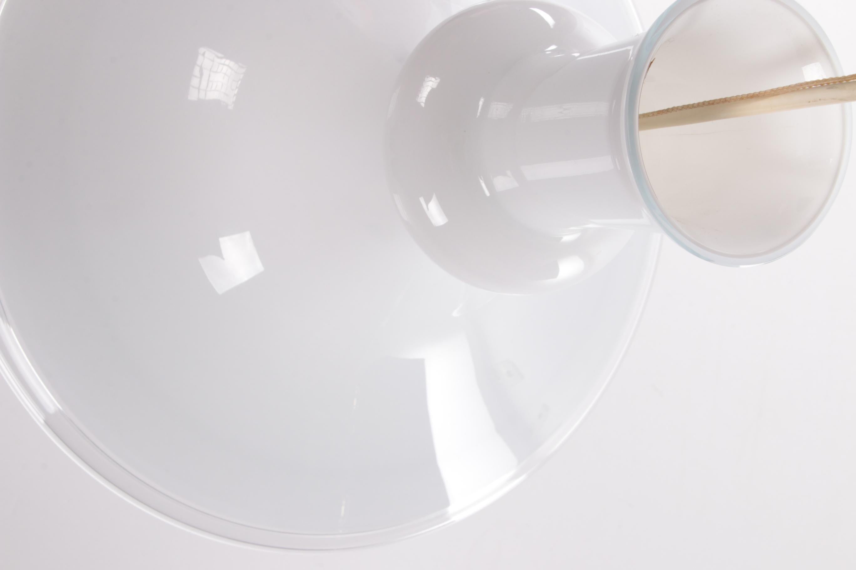 Lampe à suspension en verre opalin blanc soufflé à la bouche de Michael Bang pour Holmegaard, Danemark en vente 5