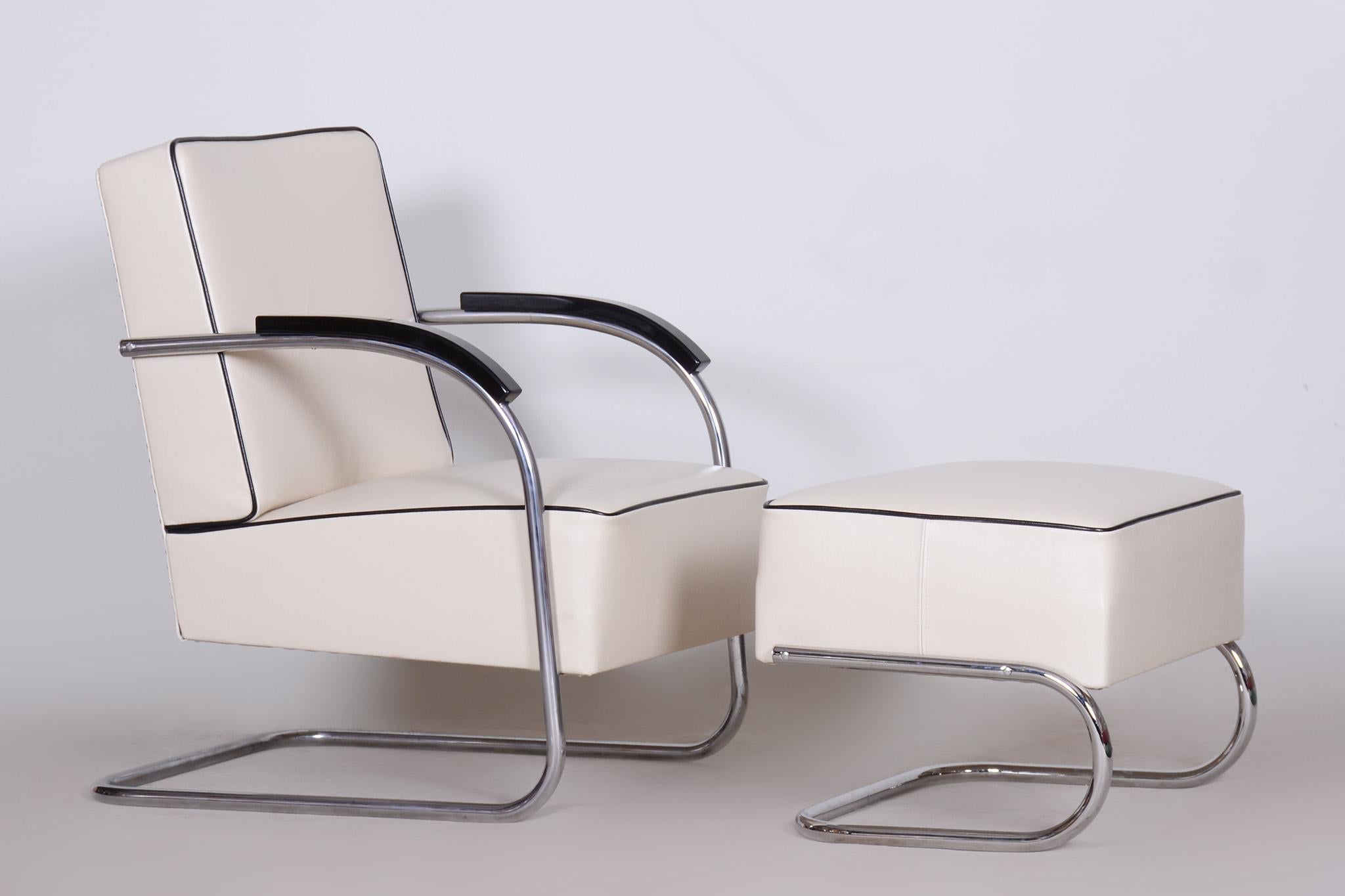 White Mucke Melder Armchair and Ottoman, 1930s Czechia In Good Condition For Sale In Brandys nad Labem, Středočeský kraj