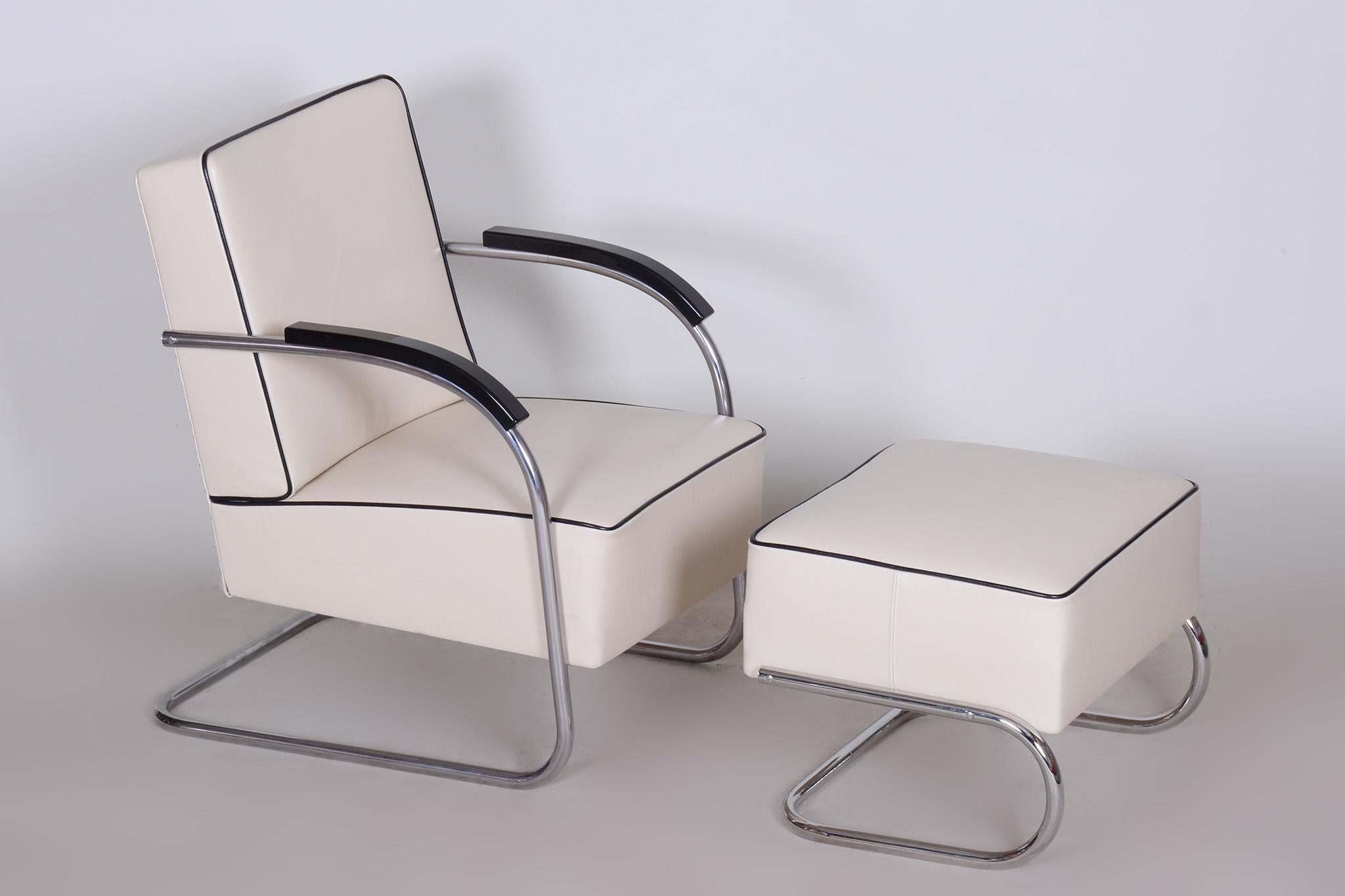 Mid-20th Century White Mucke Melder Armchair and Ottoman, 1930s Czechia For Sale