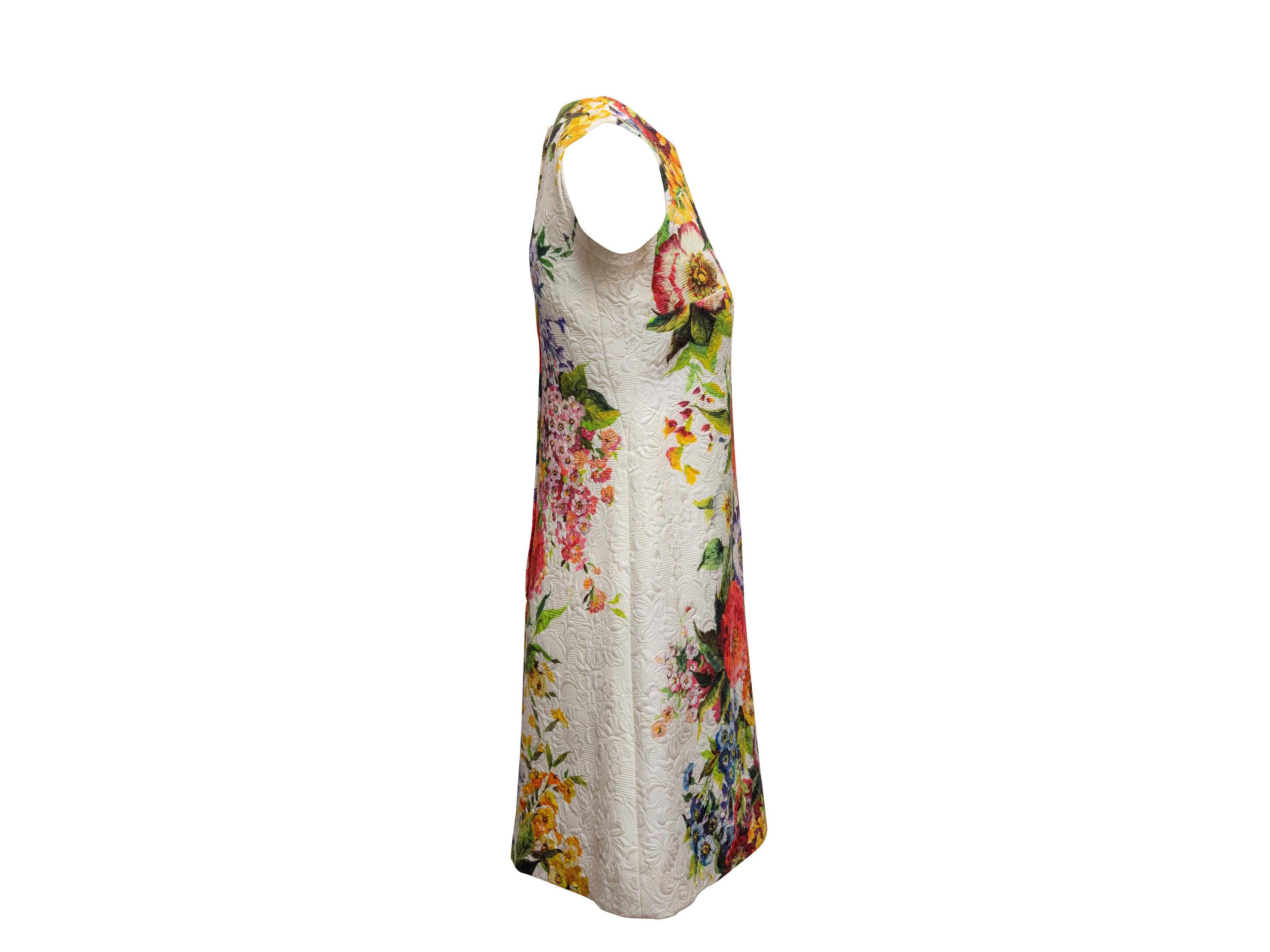 Weißes & mehrfarbiges Dolce & Gabbana Jacquard Kleid mit Blumendruck Größe IT 40 im Zustand „Gut“ im Angebot in New York, NY
