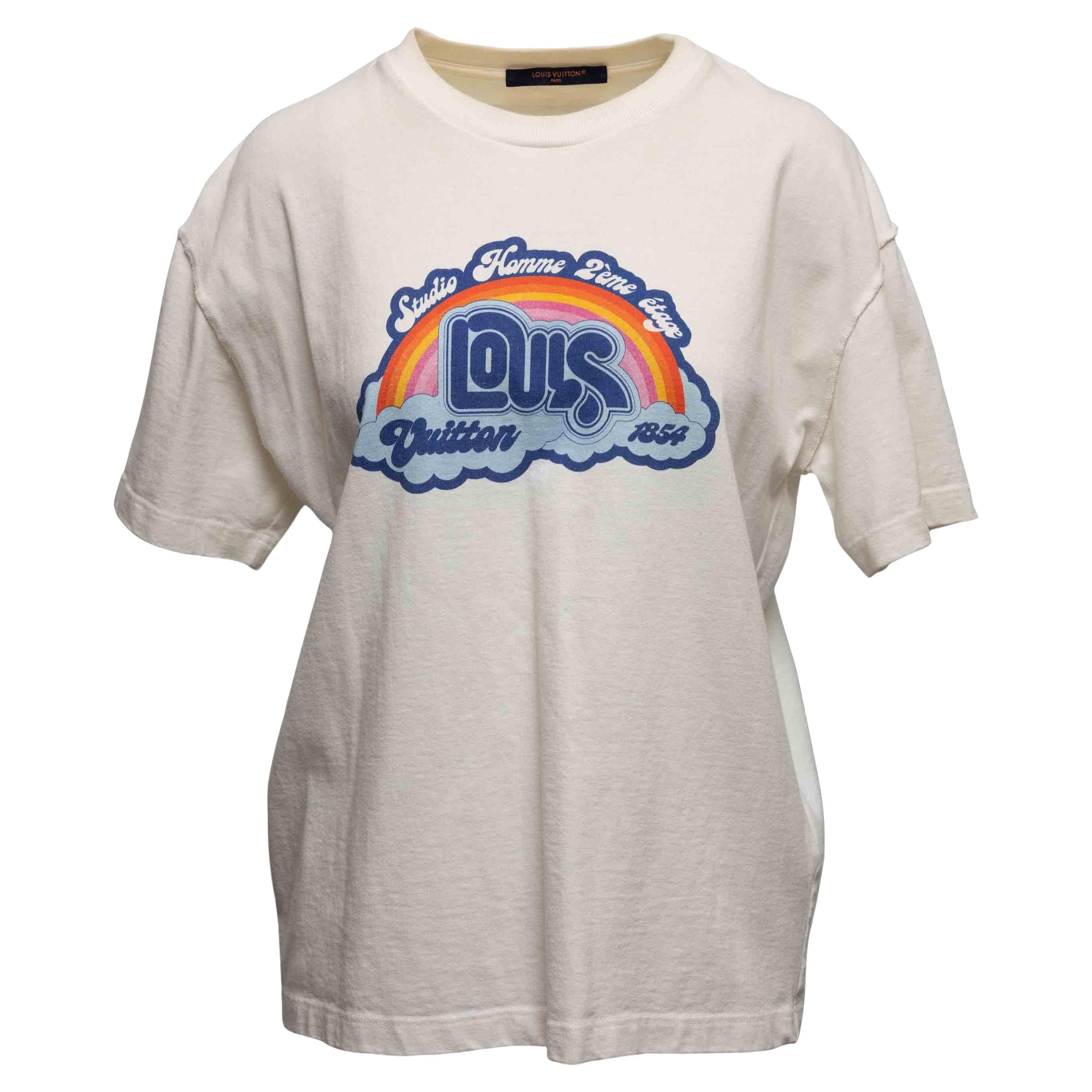 What is a graphic T shirt?