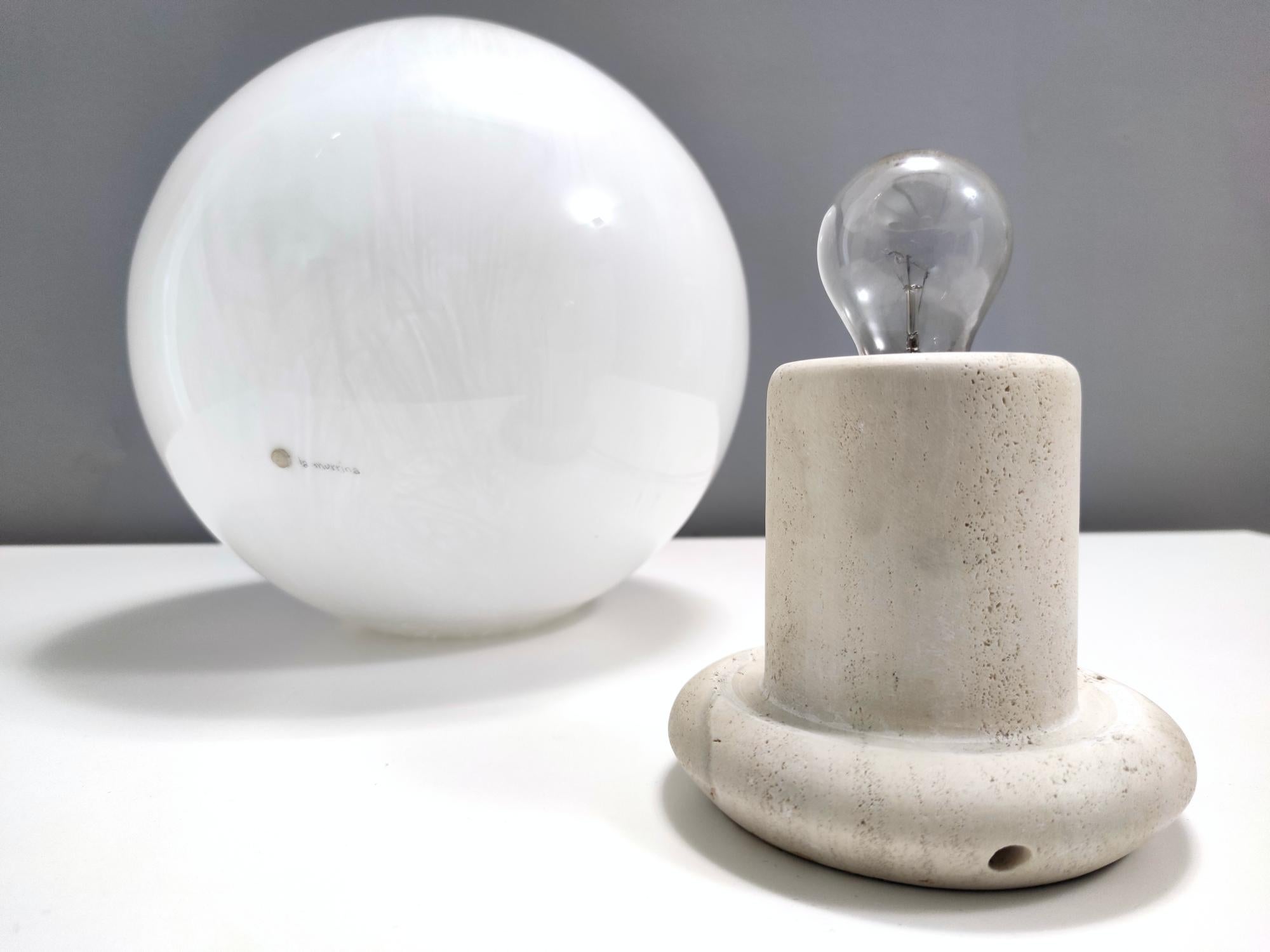 Postmoderne Lampe de bureau postmoderne en verre soufflé de Murano blanc par La Murrina avec Murrines, Italie en vente