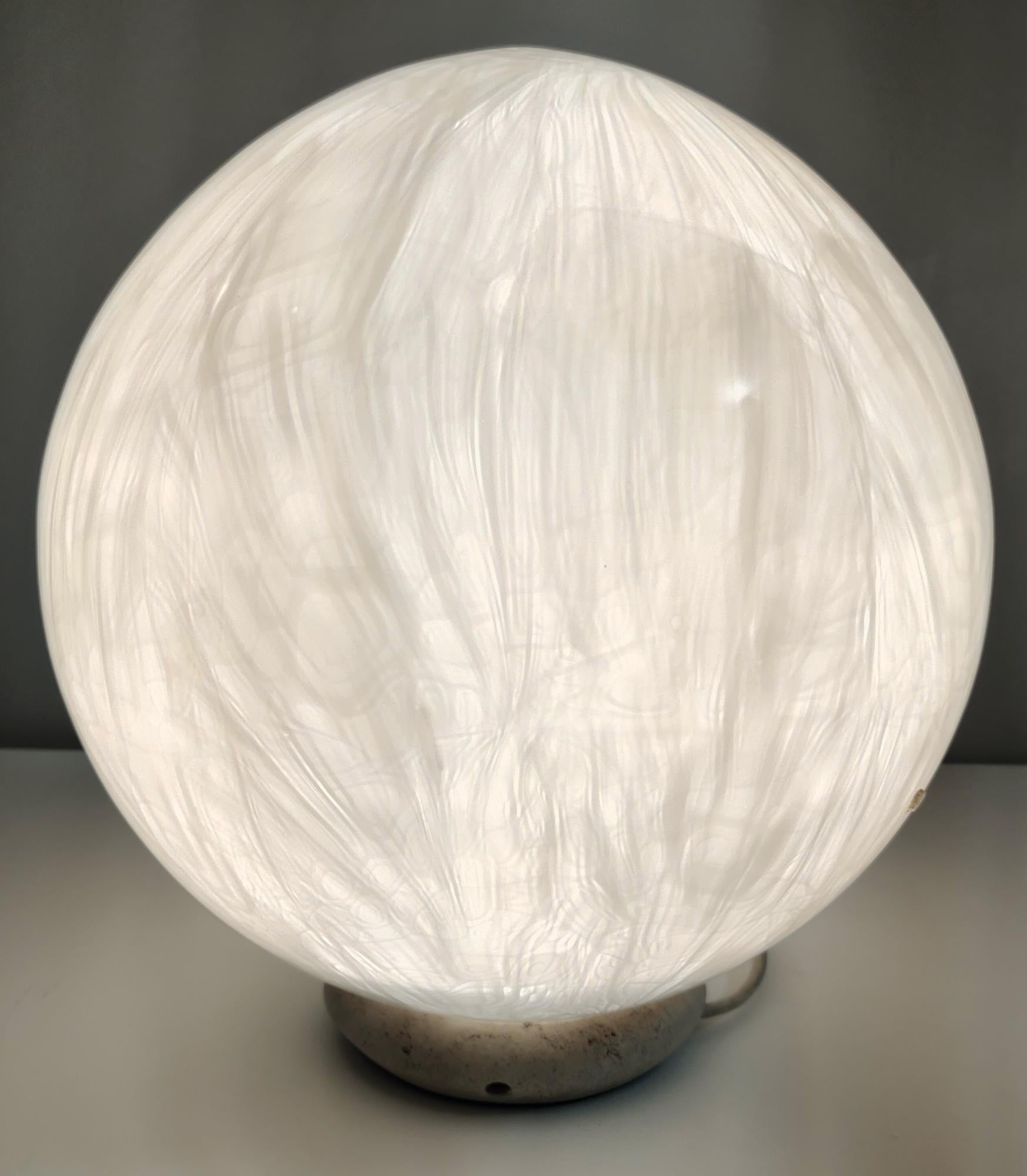 Postmodern White Murano Blown Glass Table Lamp by La Murrina with Murrines Italy In Excellent Condition For Sale In Bresso, Lombardy