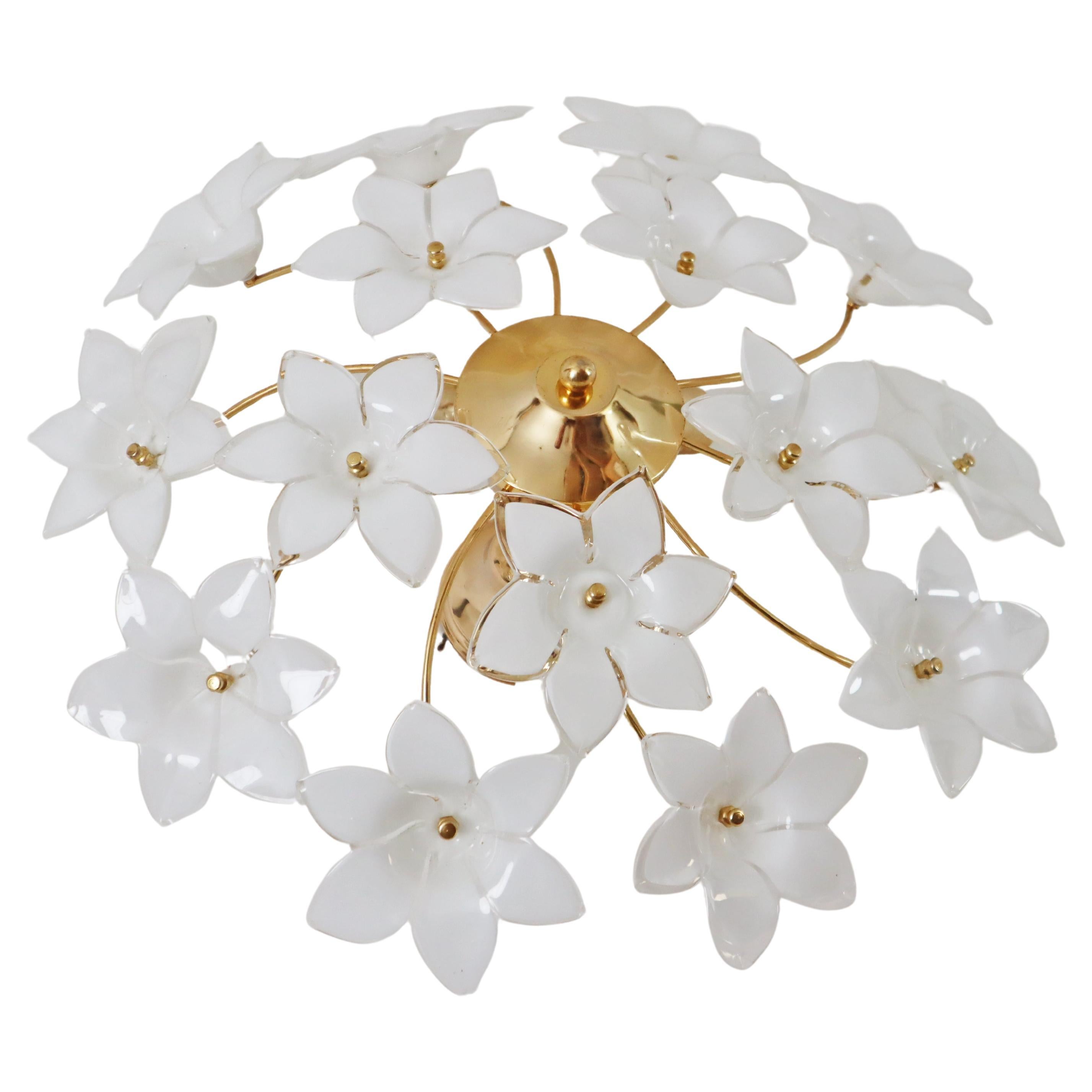This beautiful impressive murano ceiling lamp made in the 1990s is in a good condition and ready to use. it is exceptional due to its color, it is also gold plated which makes it more classy. The combination of white and gold color is eye catching
