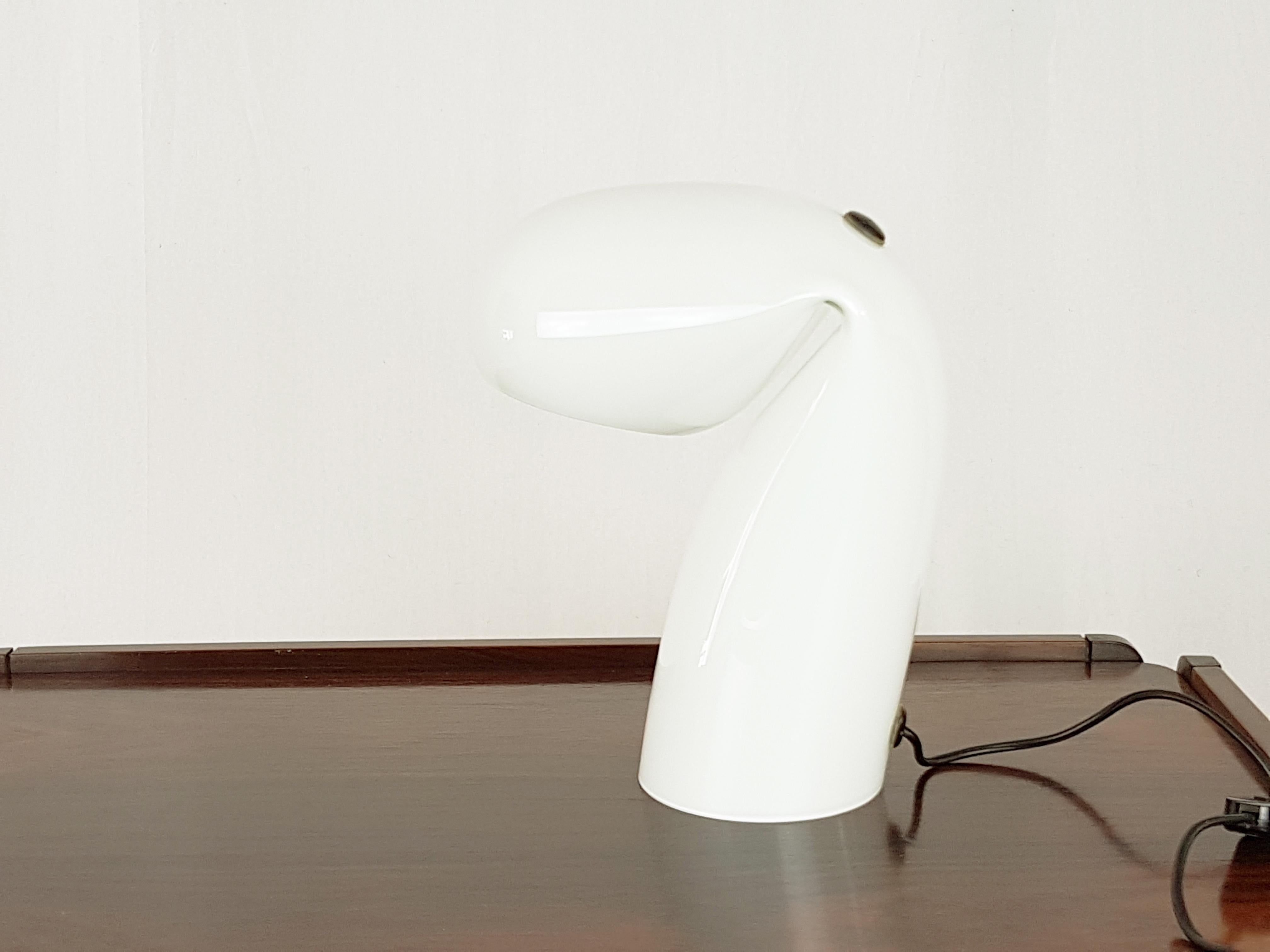 Vintage Murano table lamp produced by Vetreria Vistosi in a opaline handmade glass. It belongs to the early original production. One small brackage on the edge of the shade as displayed in the last picture.