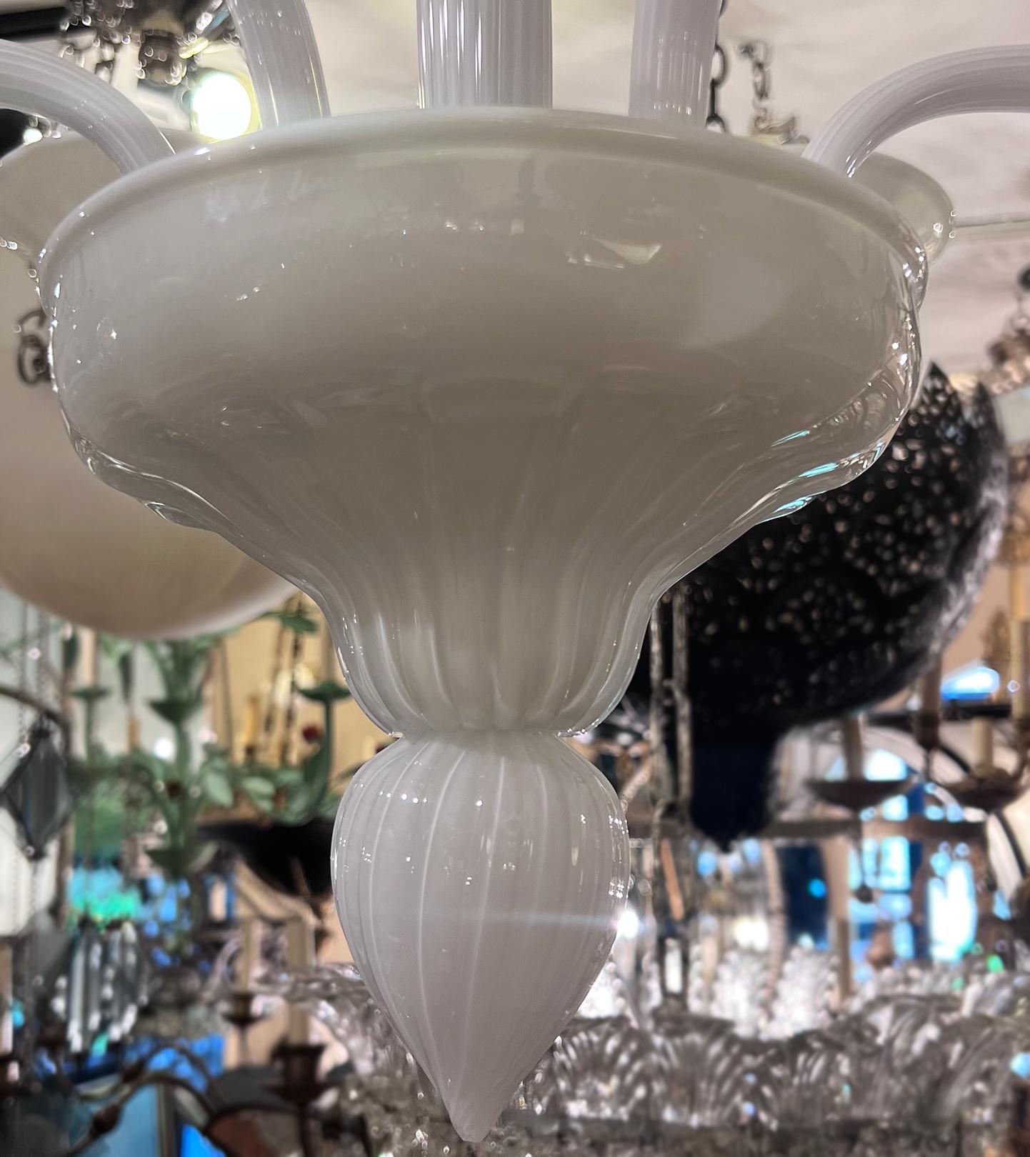 White Murano Glass Chandelier In Good Condition For Sale In New York, NY