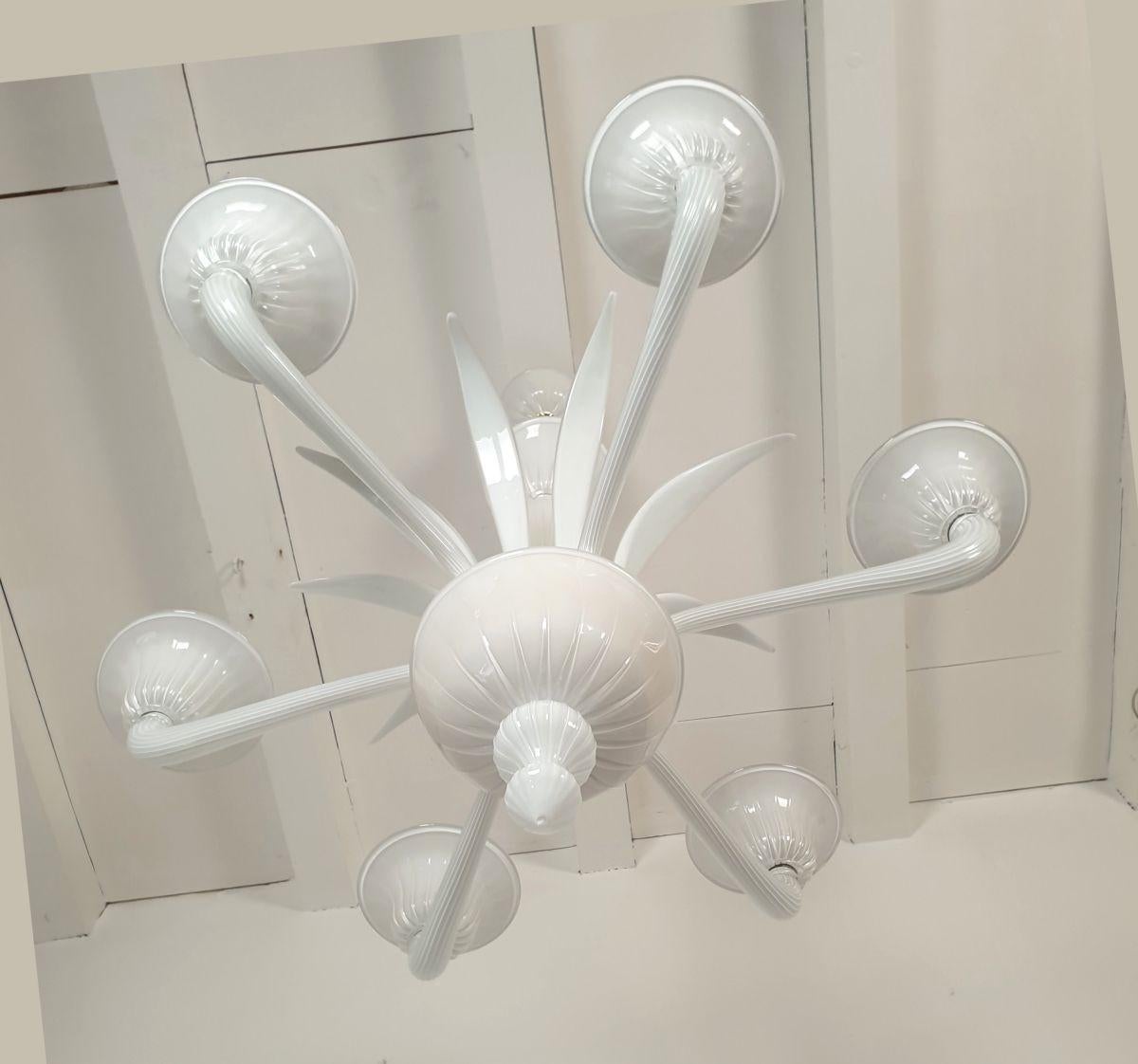 White Murano glass chandelier, Italy In Excellent Condition For Sale In Dallas, TX