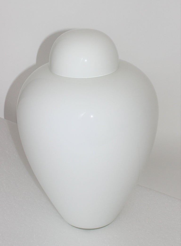 White Murano Glass Ginger Jar by Venini In Good Condition For Sale In West Palm Beach, FL