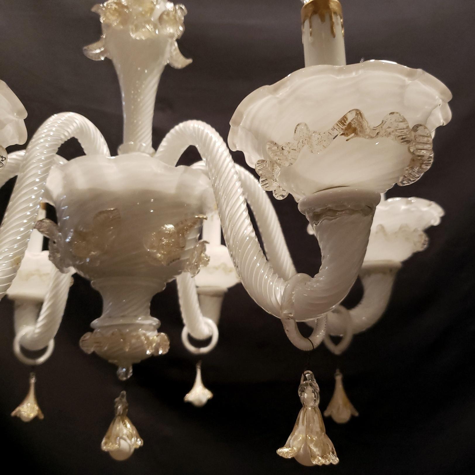 Lampadario S.S. White in vetro di Murano con 6 bracci a forma di S. In condizioni buone in vendita a New York, NY