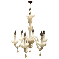 Lustre à 6 bras de lumière en forme de S, en verre blanc de Murano et or.