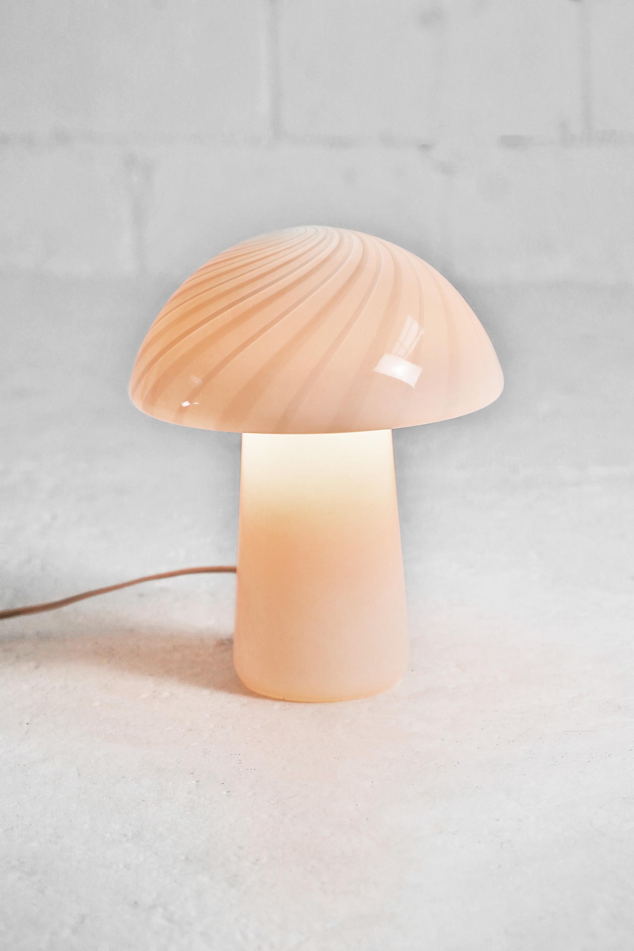 Stunning white Murano glass mushroom lamp in a slender profile. A great piece to add to your collection. In amazing vintage condition, working perfectly creating a beautiful patterned swirl on glass, shown in photos.