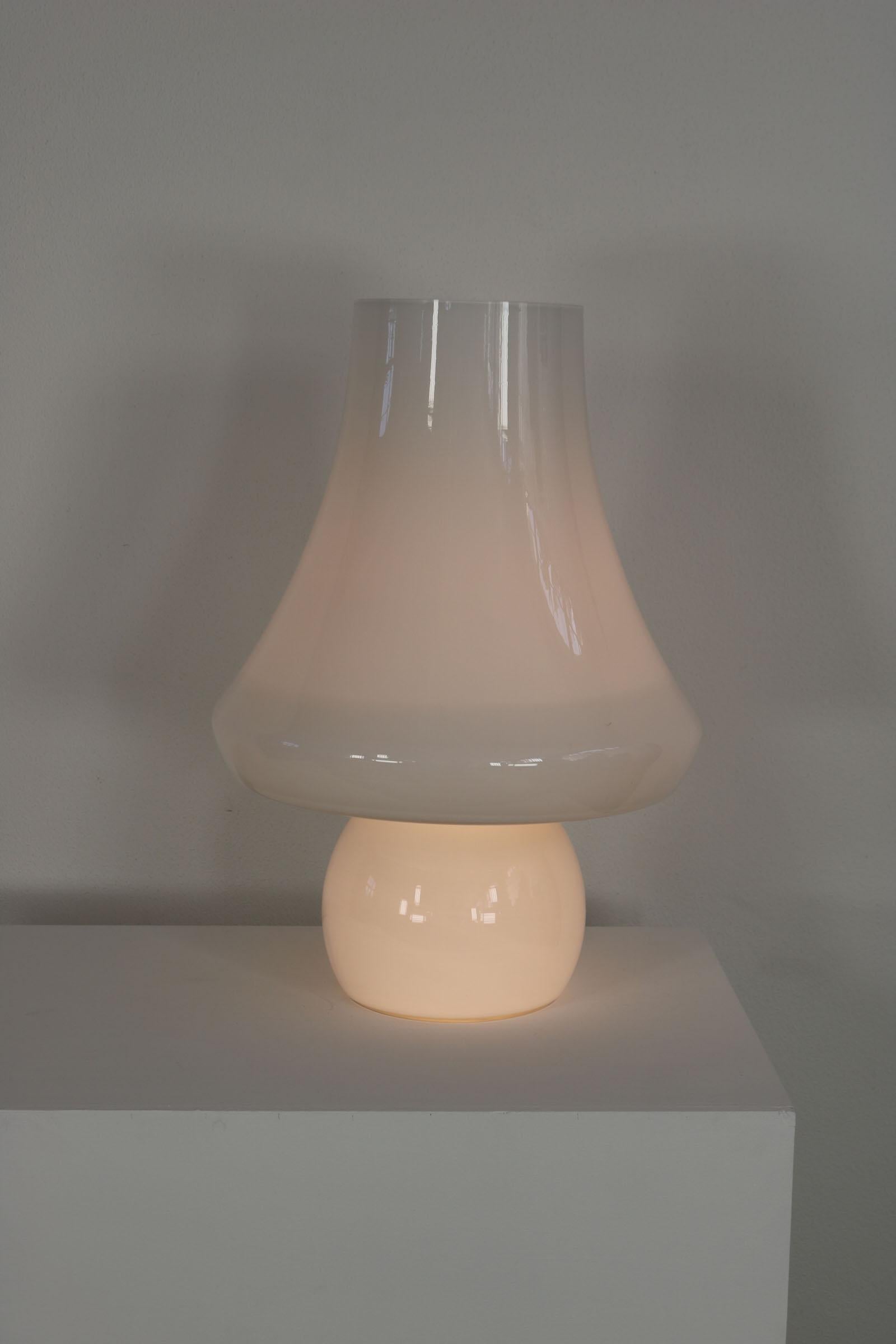 Elegant large table lamp made of white Murano glass with mushroom head, manufactured by De Majo in the 1960s-1970s. 

De Majo IIluminazione founded its first glassworks in 1947 on the island of Murano, Italy.