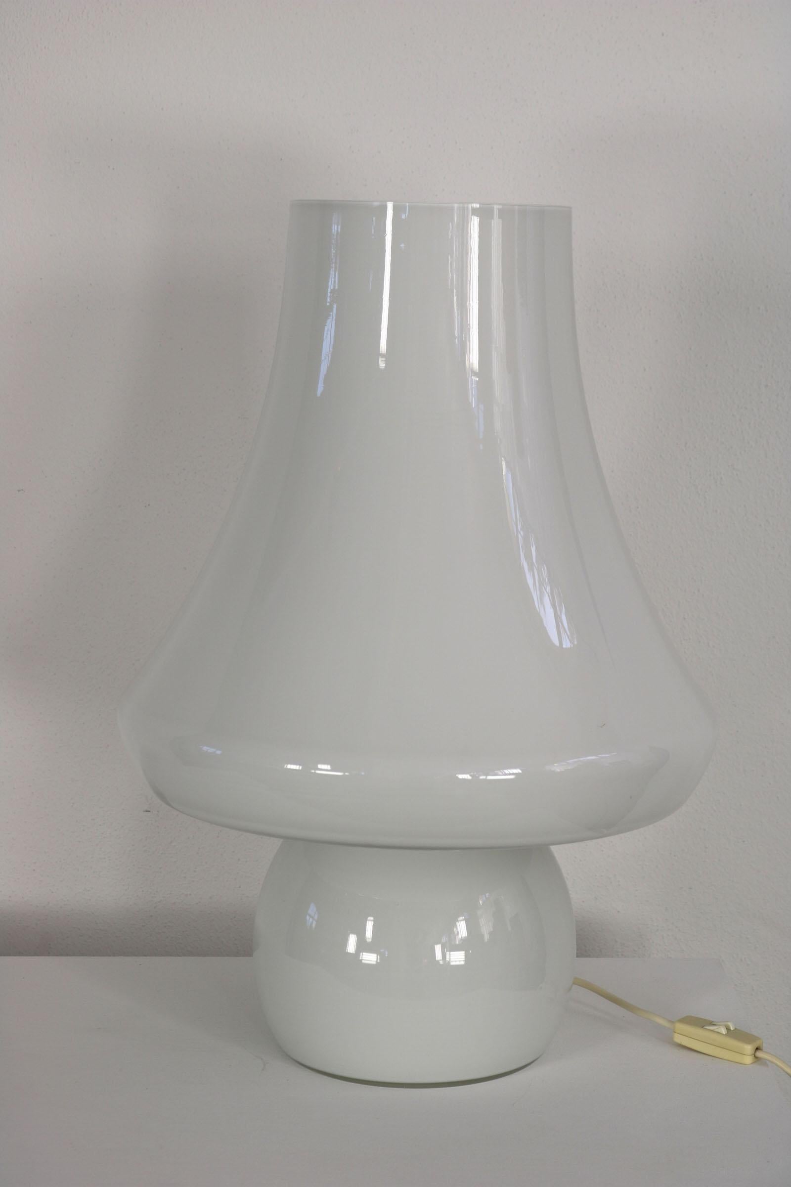 Mid-20th Century White Murano Glass tablelamp with mushroom head, manufactured by De Majo, Italy For Sale
