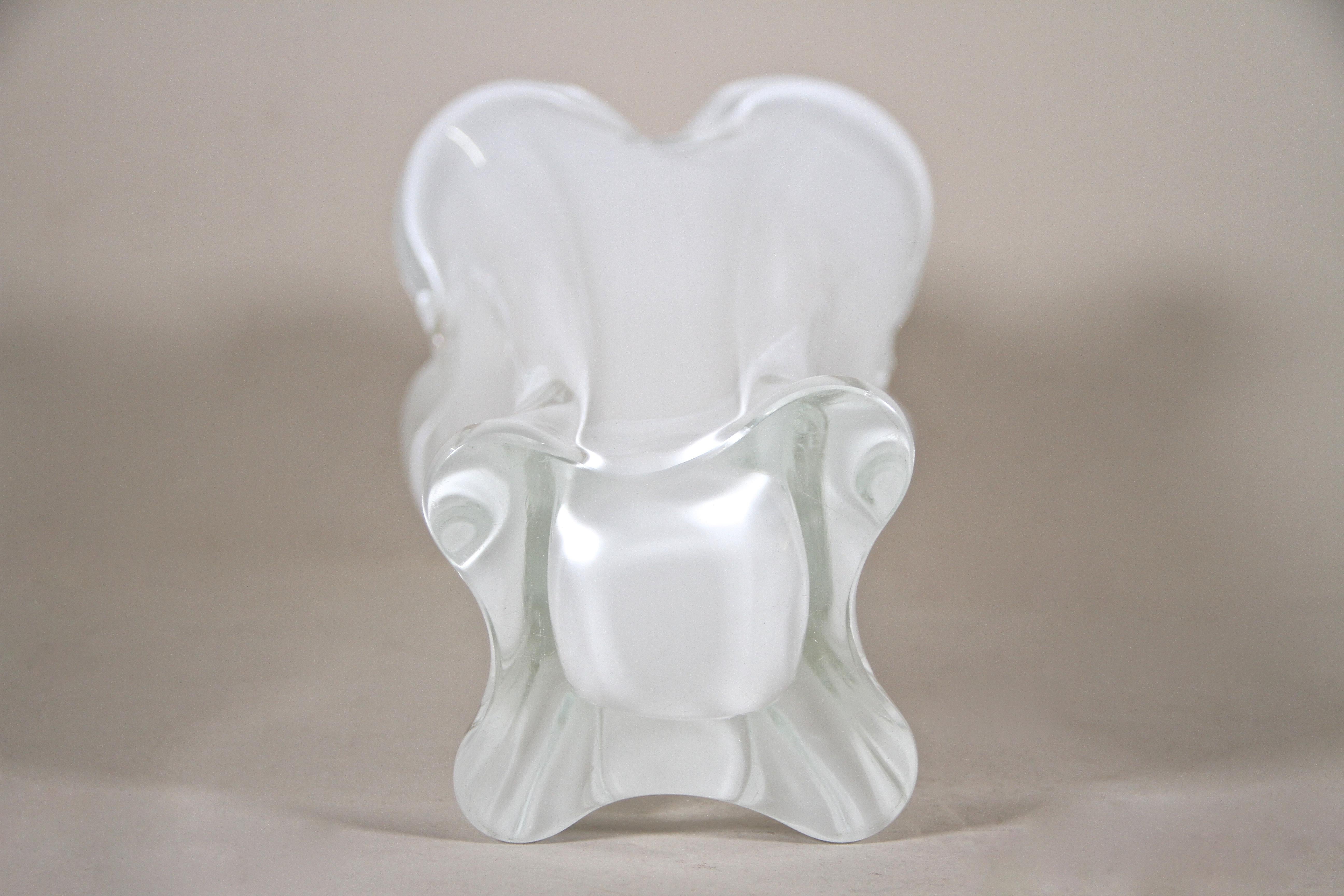 White Murano Glass Vase, Flashed Glass, Mid Century, Italy, circa 1960 For Sale 3
