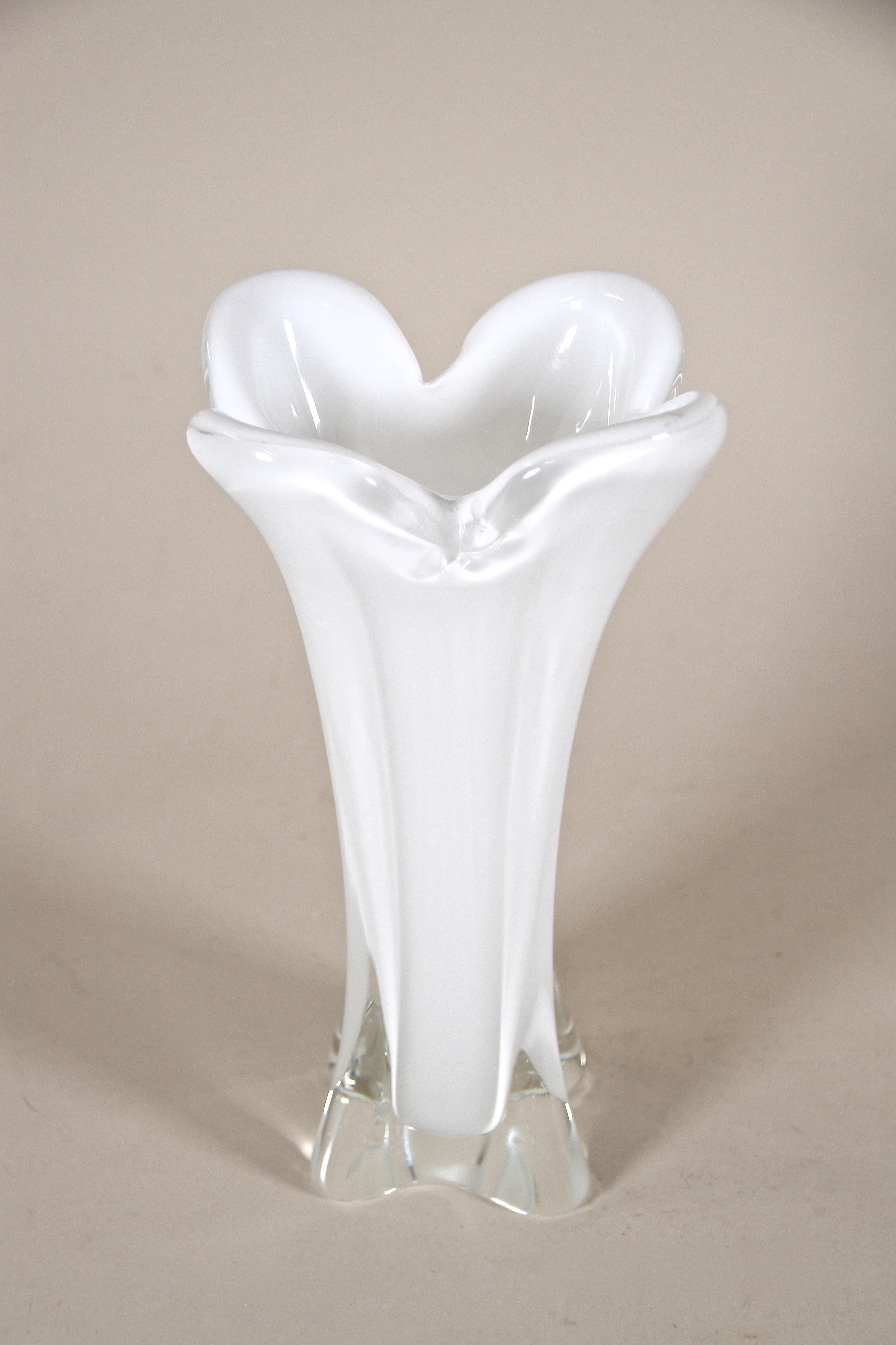 Artfully designed white Murano glass vase from the famous glass art workshops in Italy. Made in the mid century period around 1960 this unique shaped glass vase impresses with its beautiful flashed glass technique in a timeless white tone. The