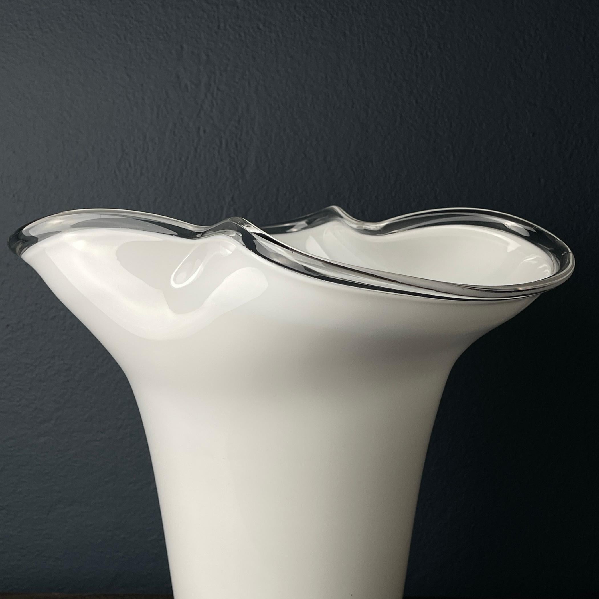 White murano glass vase Italy 1970s For Sale 4