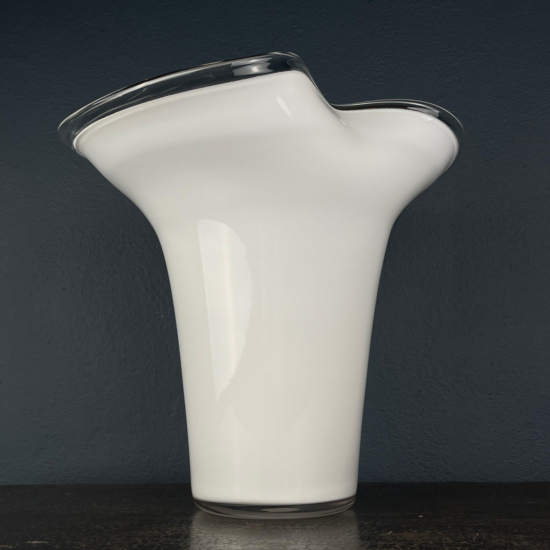 White murano glass vase Italy 1970s For Sale 5