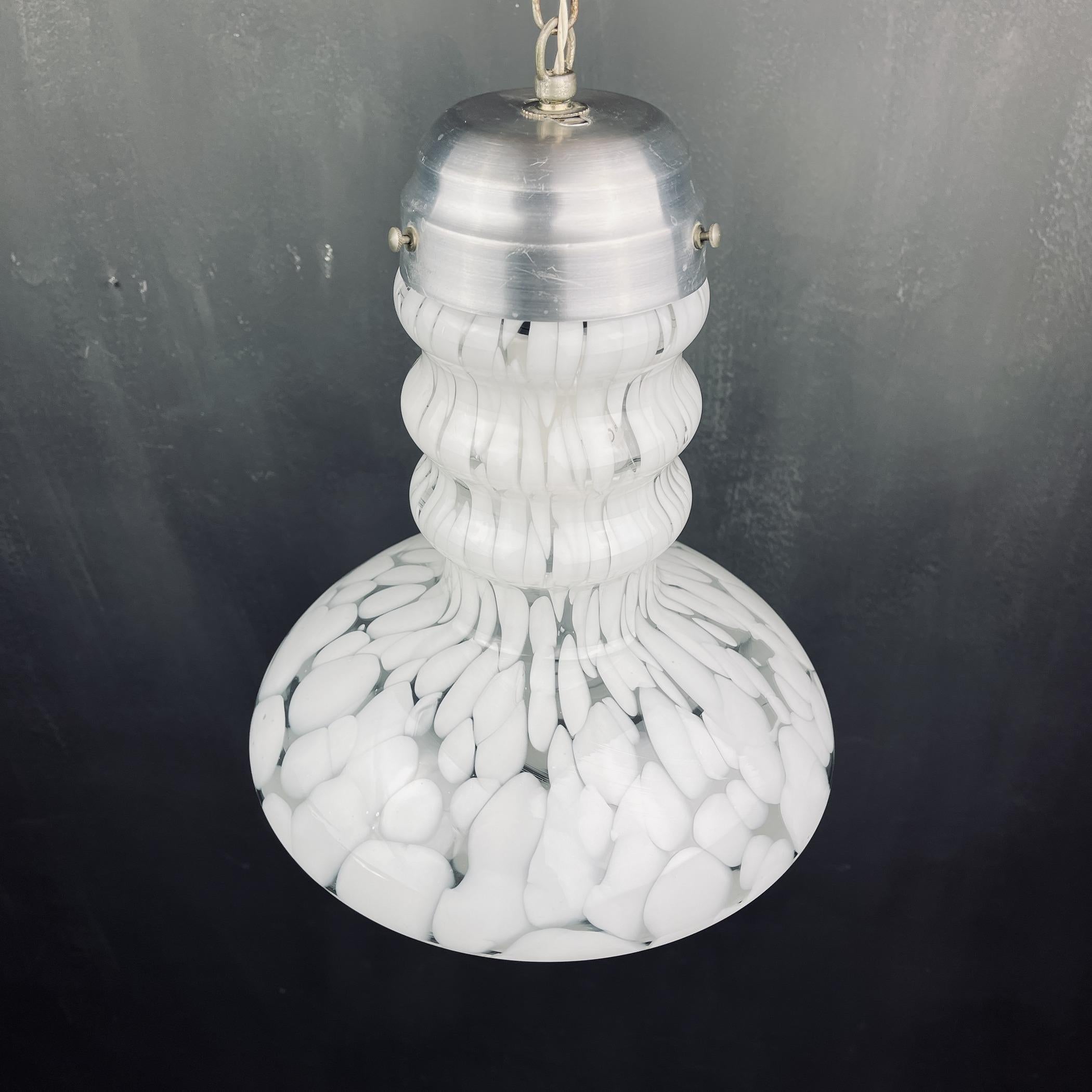 Lampada a sospensione di Murano bianca di Carlo Nason per Mazzega, Italia 1960 In condizioni buone in vendita a Miklavž Pri Taboru, SI