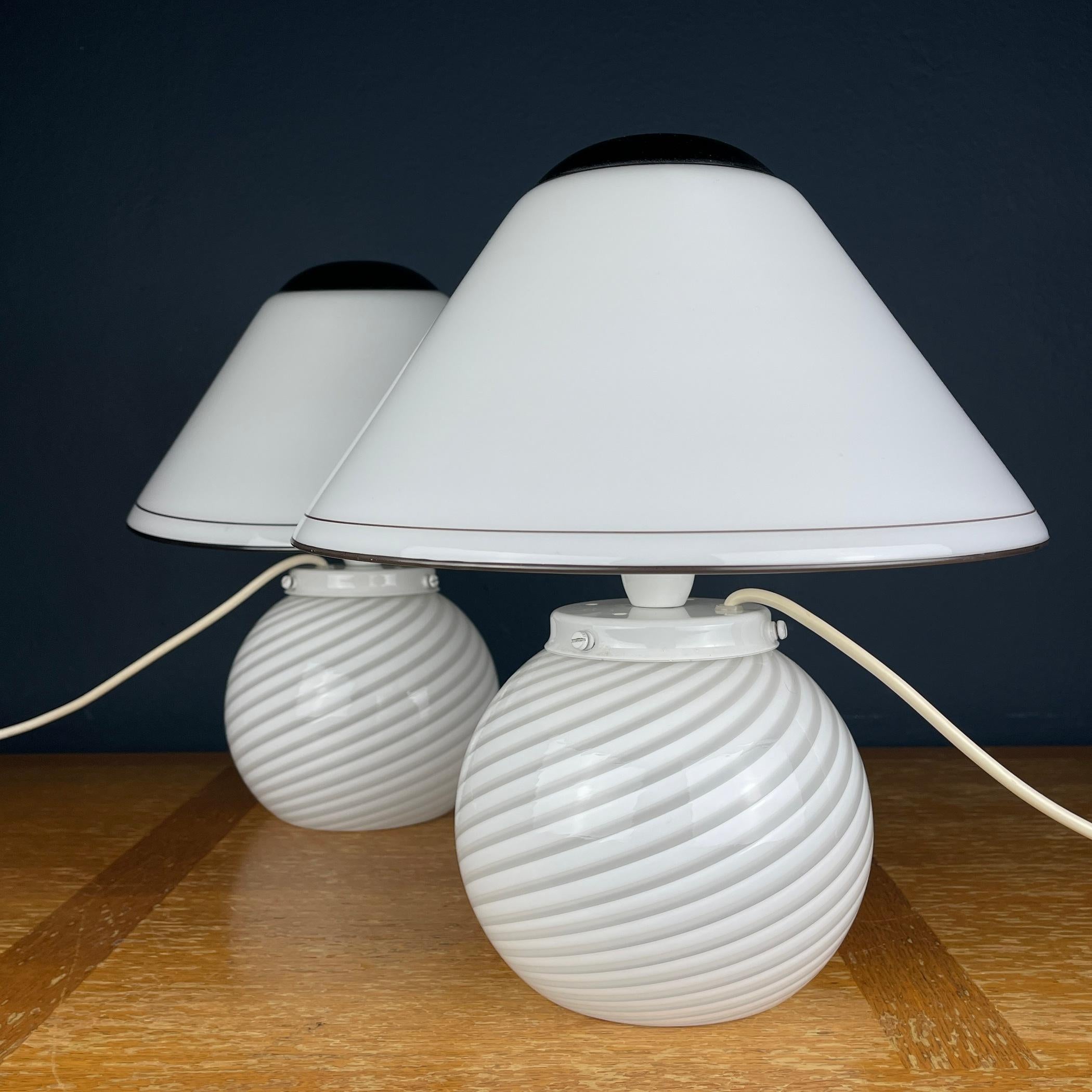 White murano table lamps Mushroom Italy 1970s Set of 2 For Sale 5