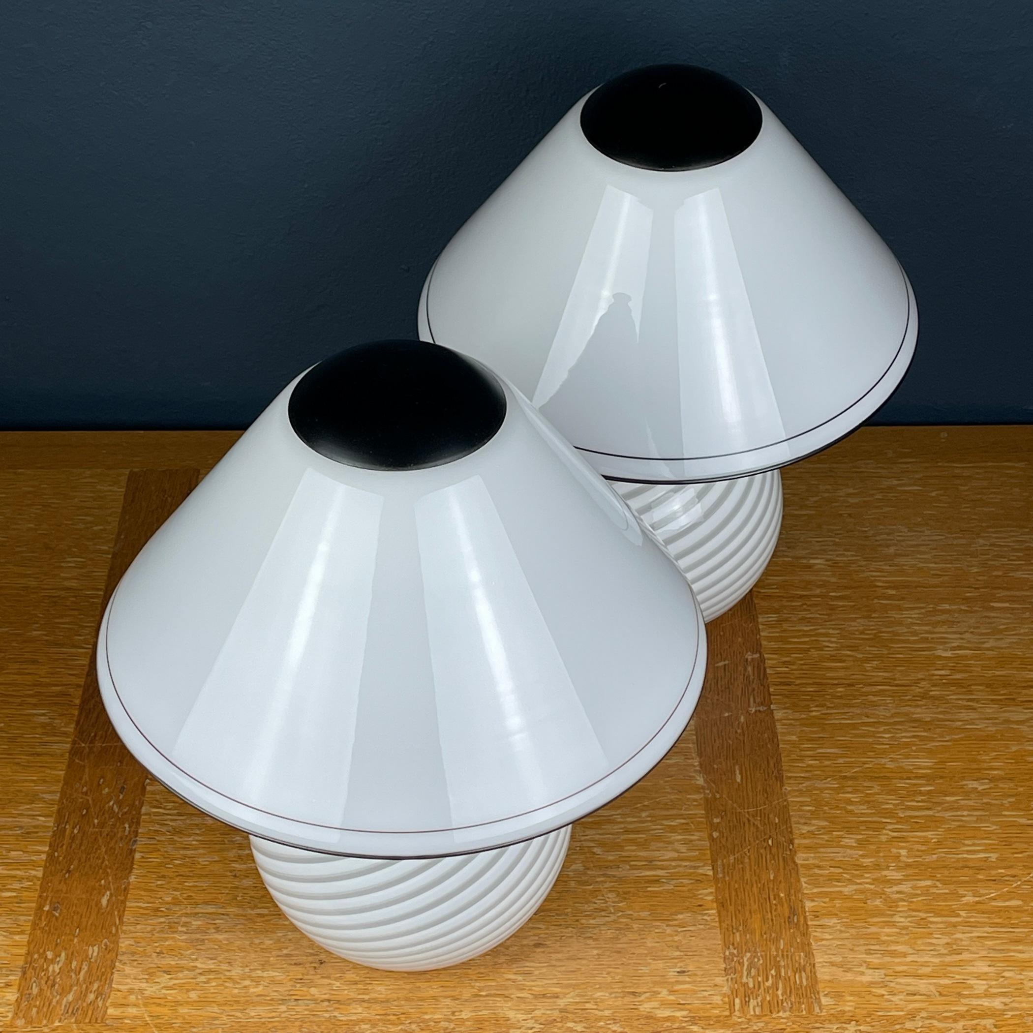 White murano table lamps Mushroom Italy 1970s Set of 2 For Sale 7