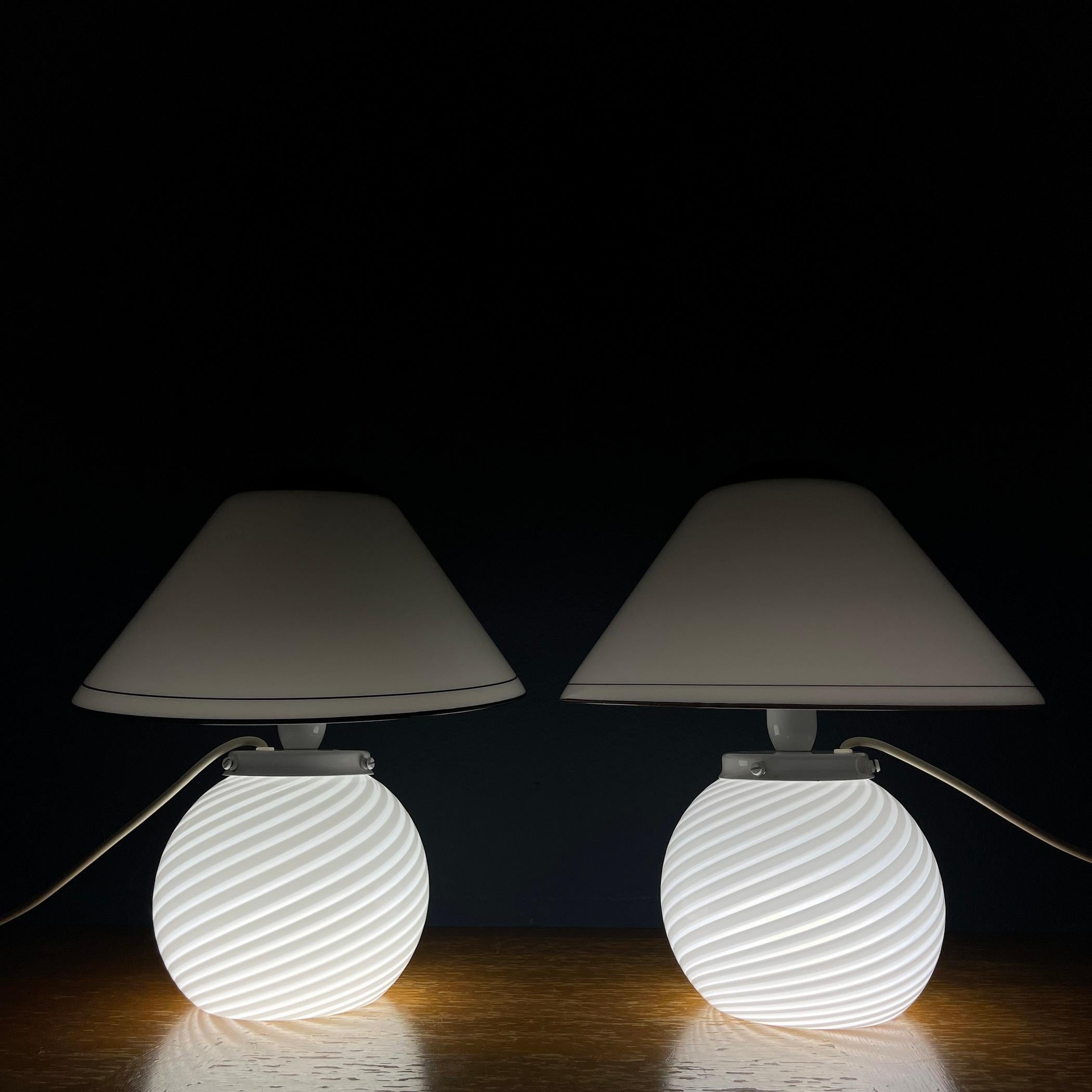Mid-Century Modern White murano table lamps Mushroom Italy 1970s Set of 2 For Sale