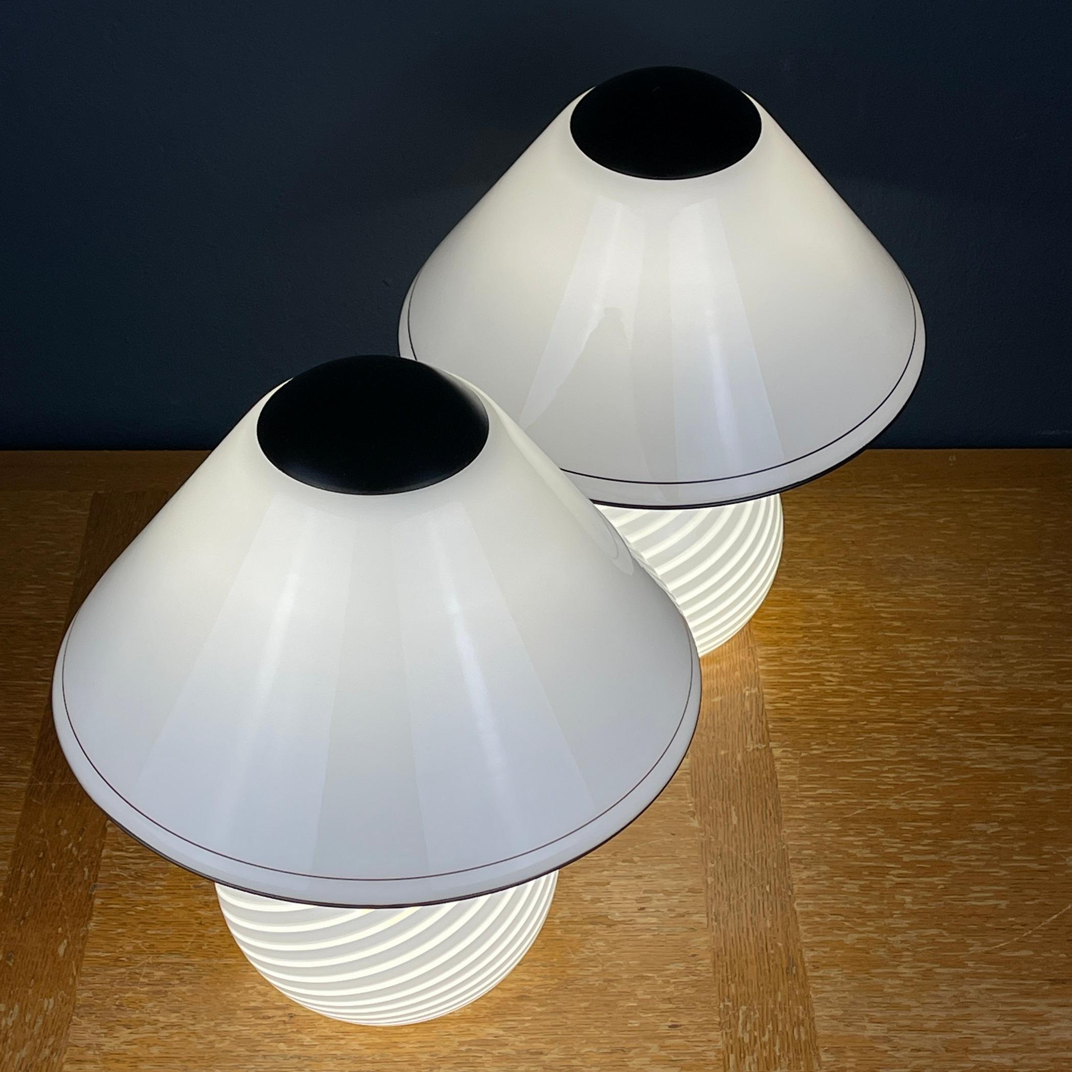 Murano Glass White murano table lamps Mushroom Italy 1970s Set of 2 For Sale