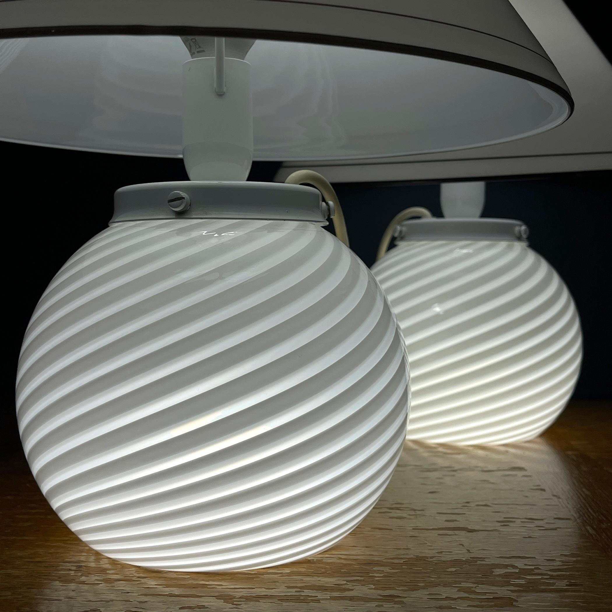 White murano table lamps Mushroom Italy 1970s Set of 2 For Sale 1