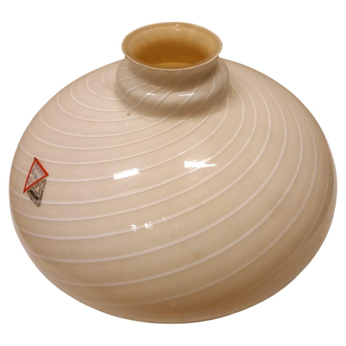 Weiße Murano-Vase mit Wirbeln, mundgeblasen, sehr große Vase (Ende des 20. Jahrhunderts) im Angebot