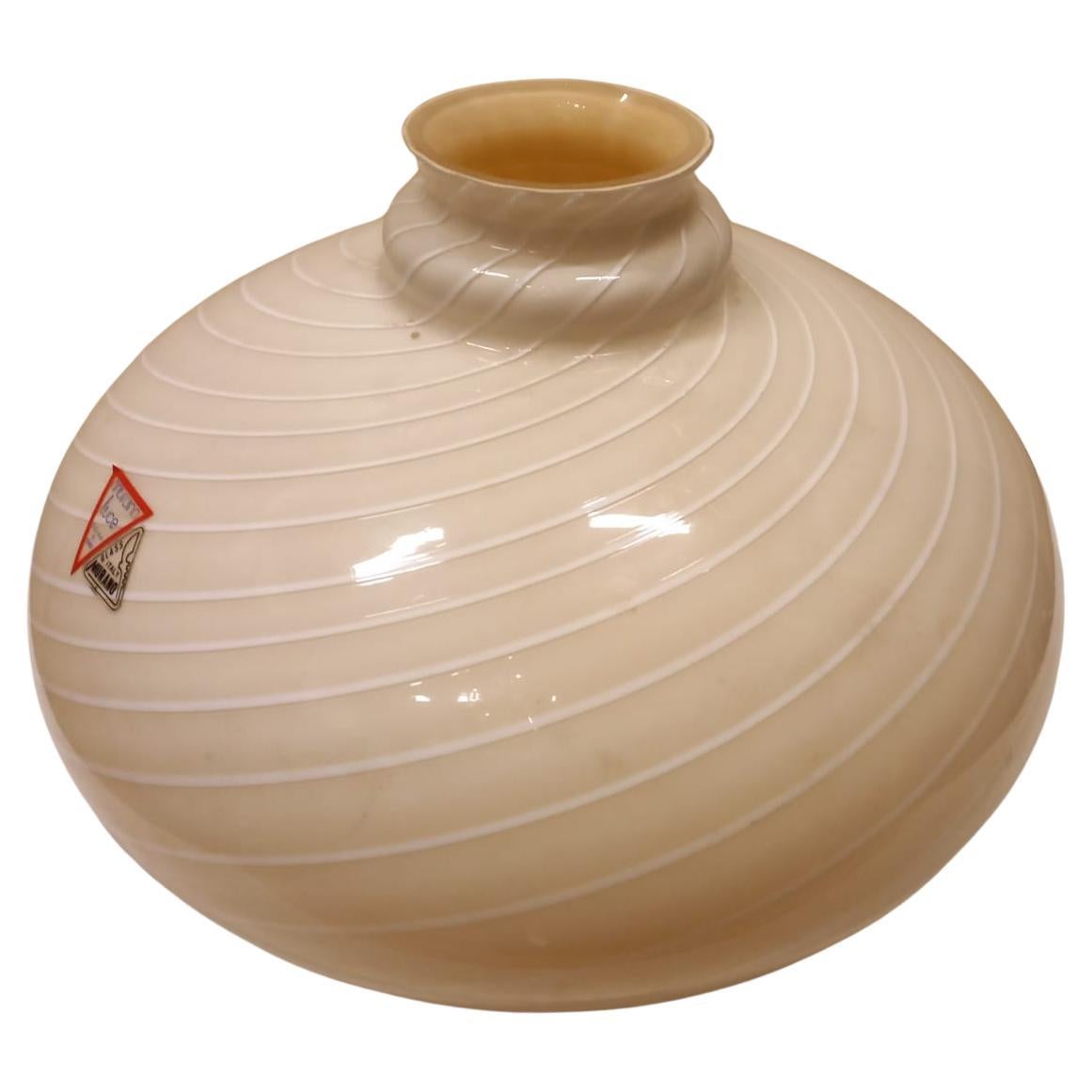 Weiße Murano-Vase mit Wirbeln, mundgeblasen, sehr große Vase im Angebot