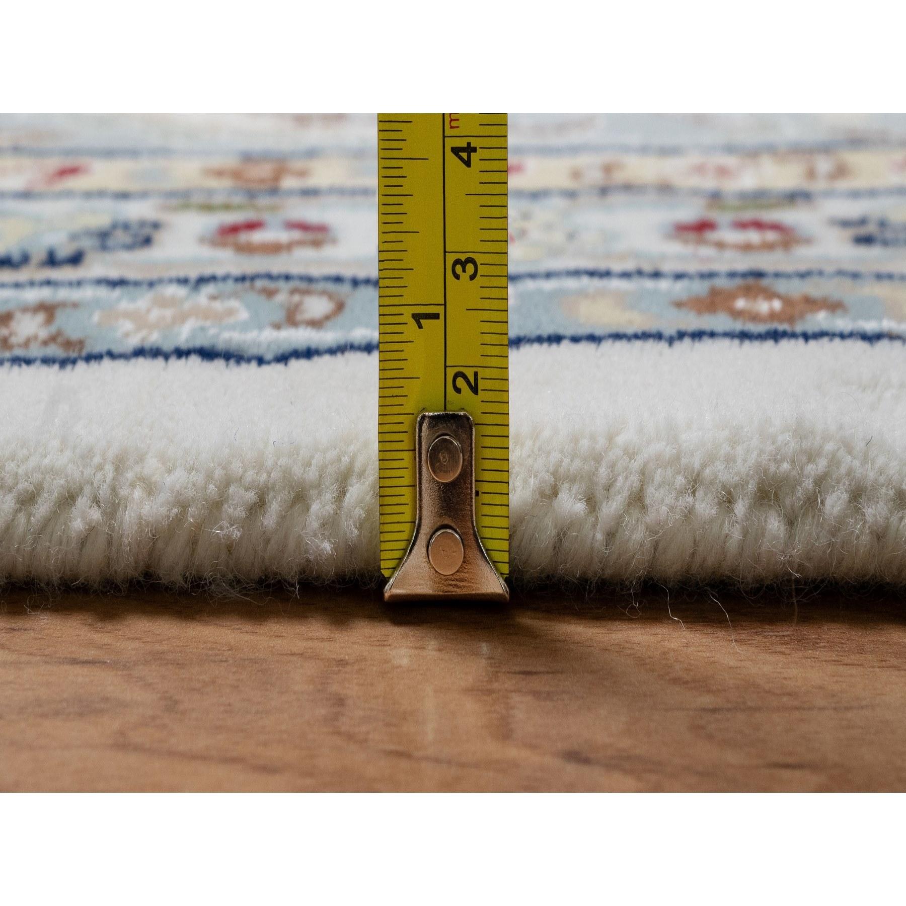 Tappeto quadrato bianco Nain con design floreale in lana e seta, annodato a mano, 10'1