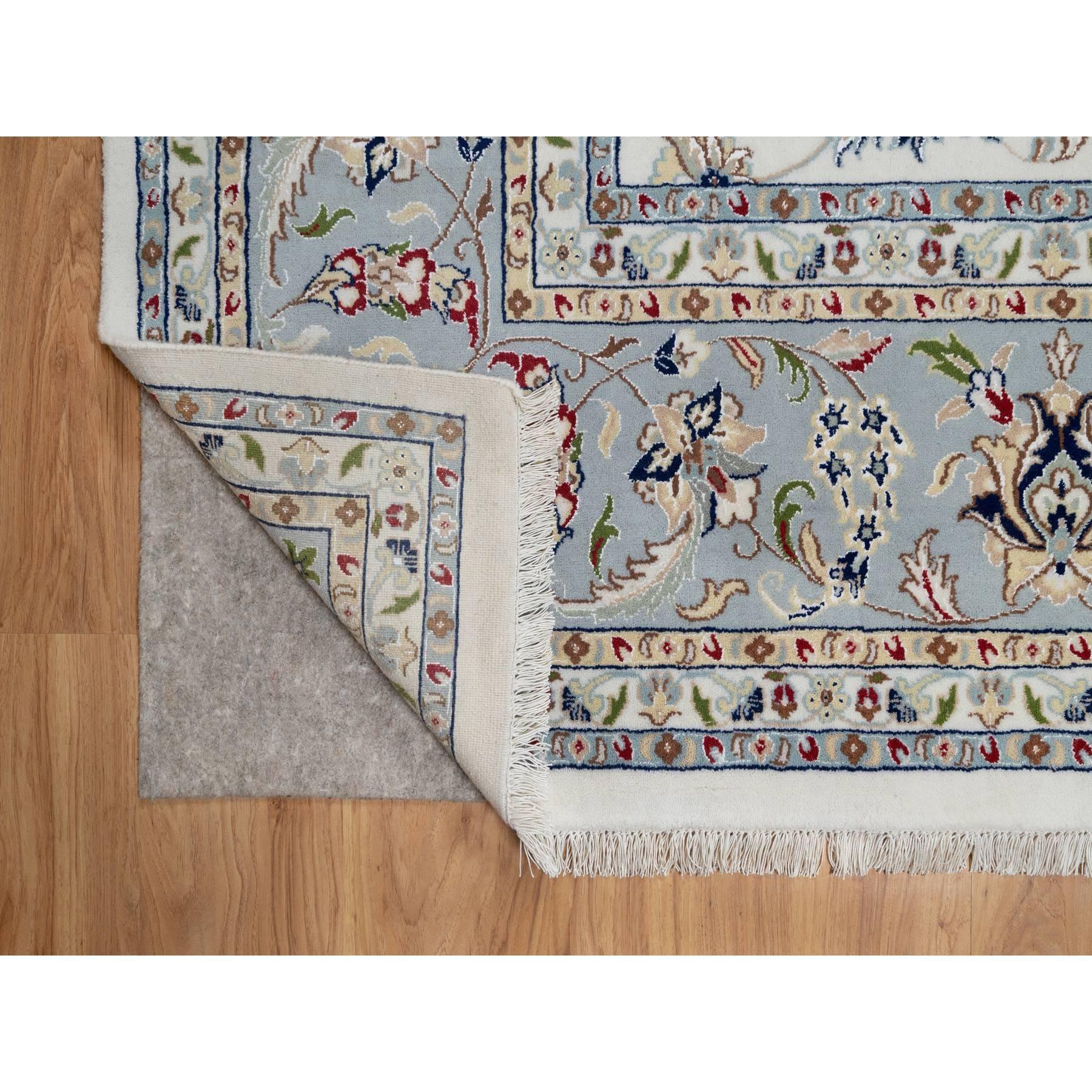 Indiano Tappeto quadrato bianco Nain con design floreale in lana e seta, annodato a mano, 10'1
