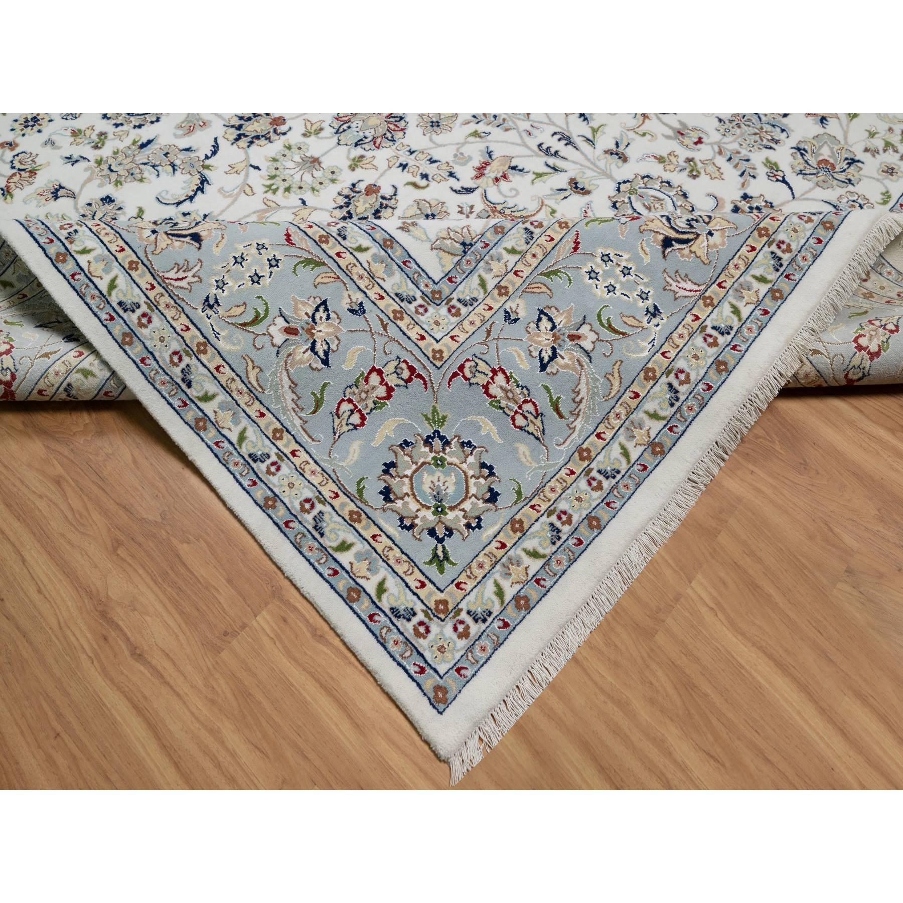 Tappeto quadrato bianco Nain con design floreale in lana e seta, annodato a mano, 10'1