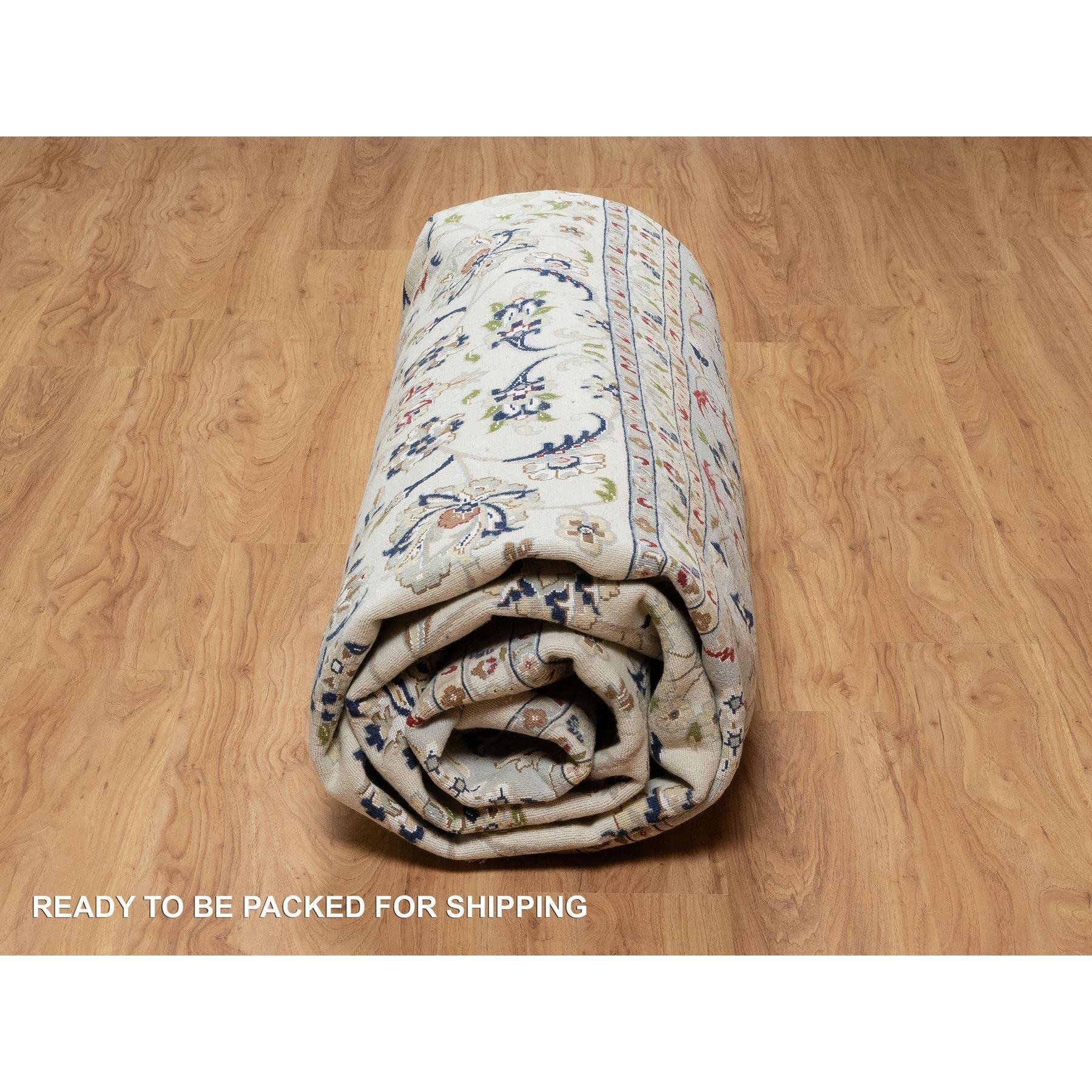 Tappeto quadrato bianco Nain con design floreale in lana e seta, annodato a mano, 10'1
