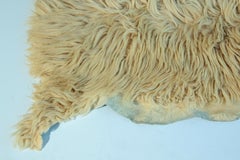 Weißer Angora Plüsch Schafsfell Akzentteppich