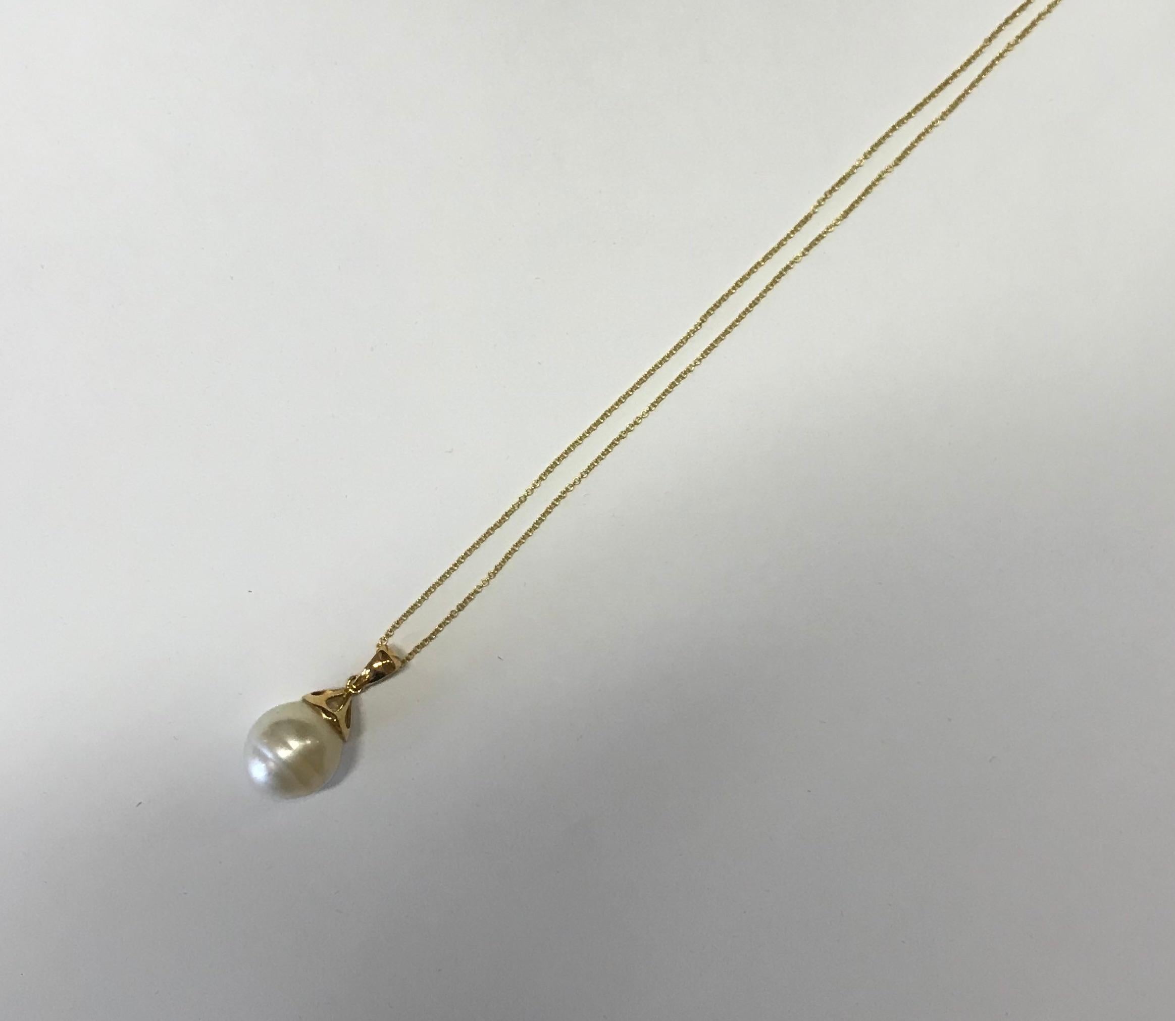 White Natural Pearl Pendant Necklace Chain 18k Yellow Gold Open Bail Design In New Condition For Sale In GREAT NECK, NY