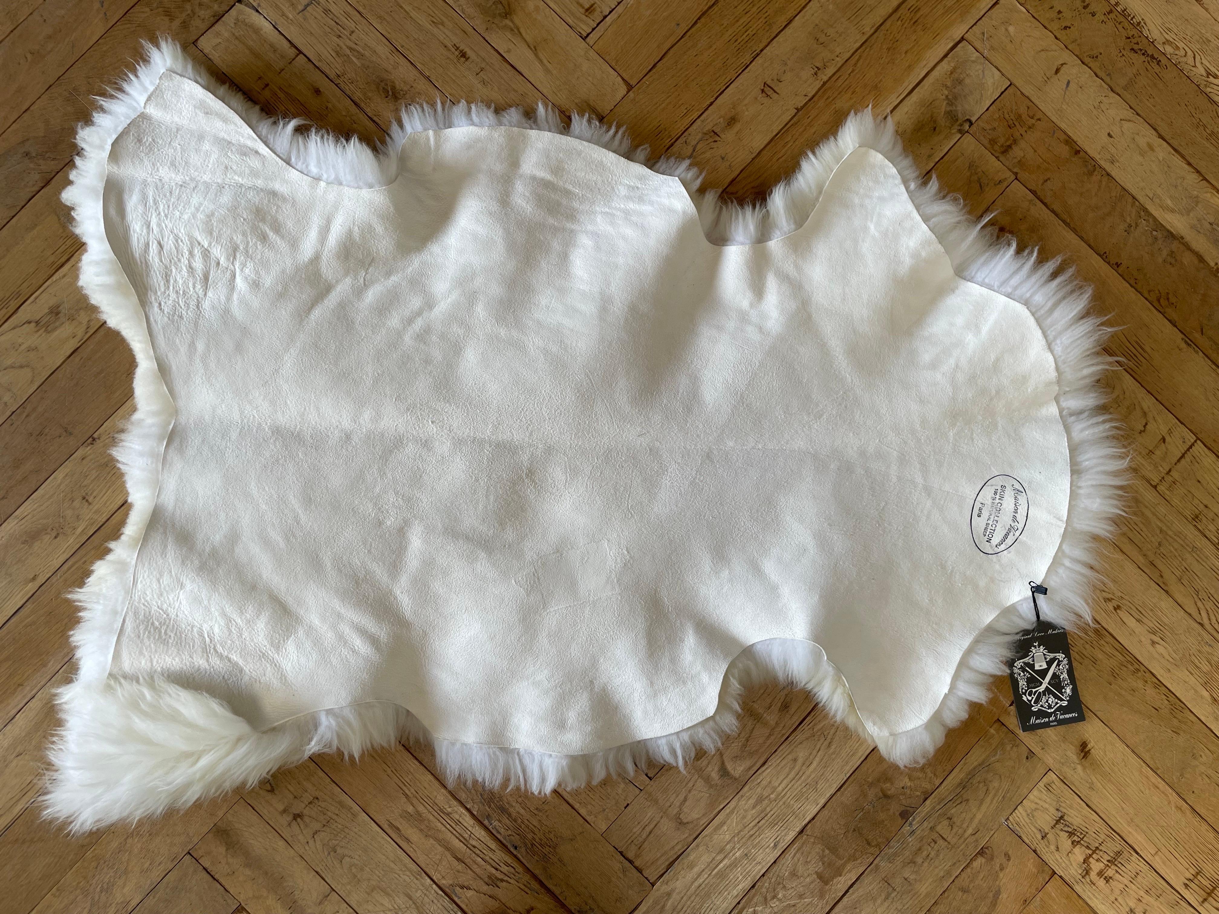 White Natural Sheepskin Hide Rug or Throw For Sale 2