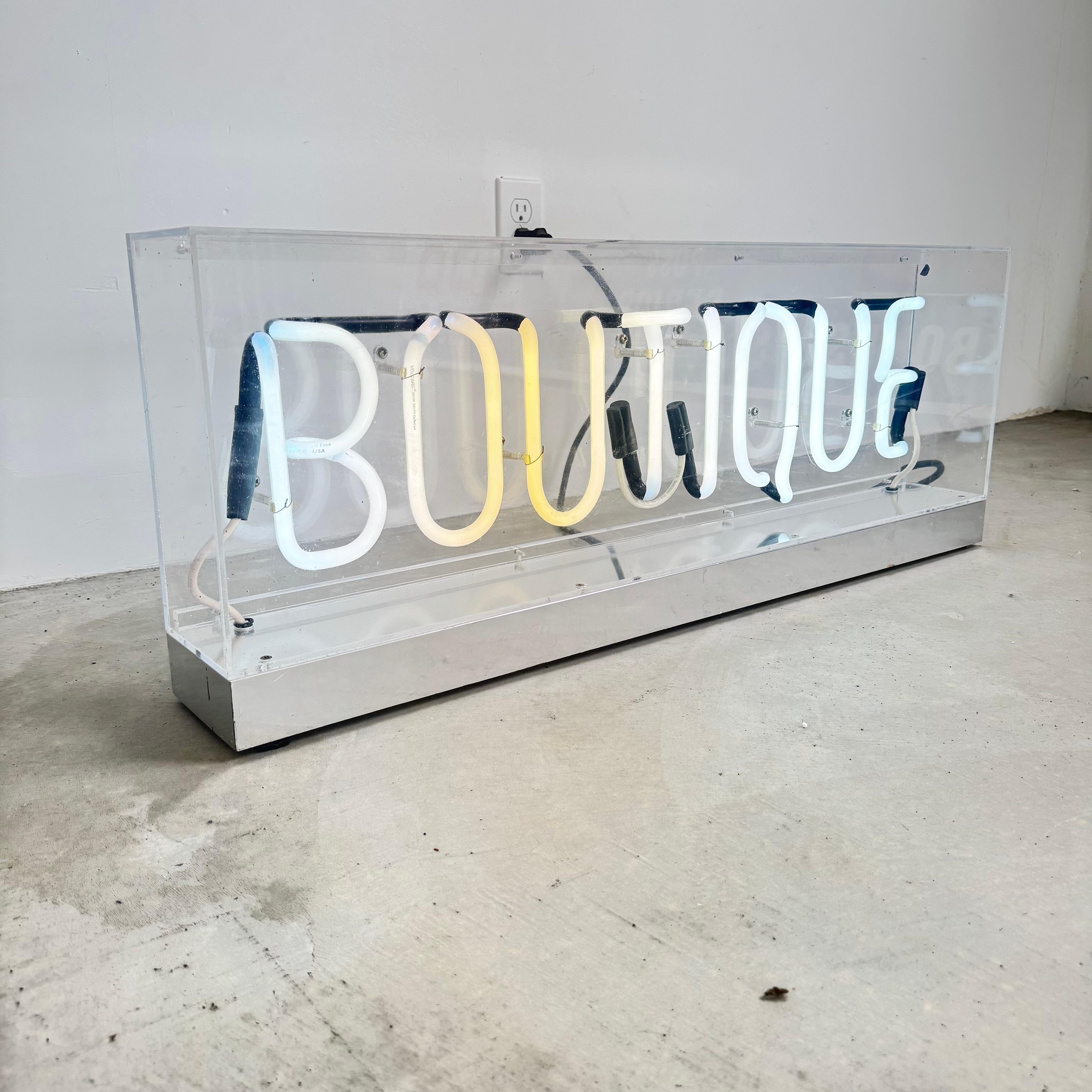 Enseigne BOUTIQUE en néon blanc dans une boîte en lucite, 1990 USA en vente 4